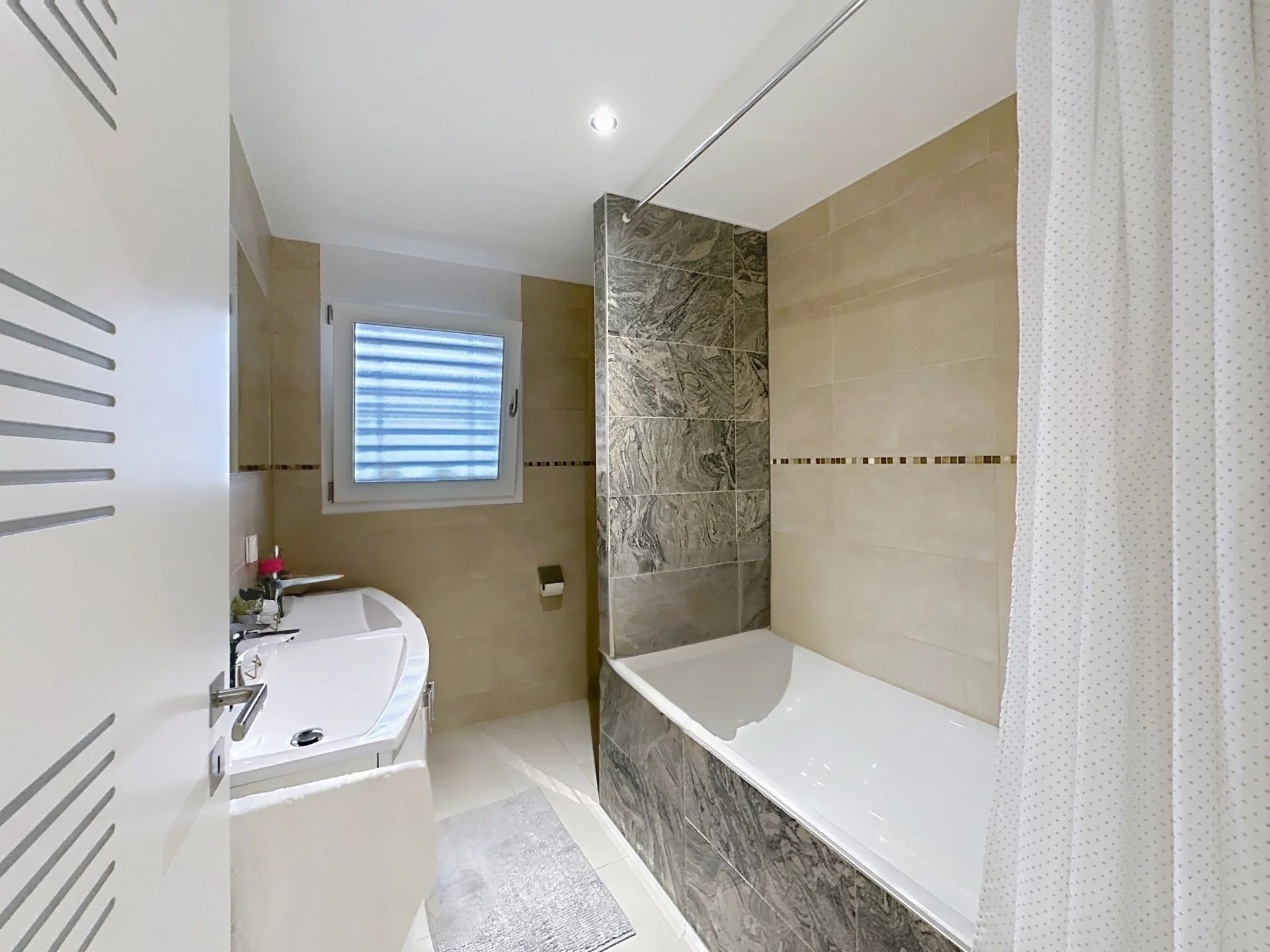 Villa de deux appartements 4.5 pièces