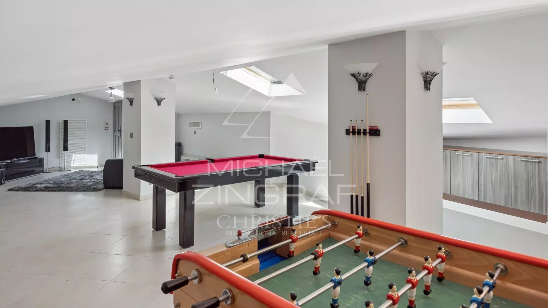 5 Bedroom Villa/Townhouse's Image 6