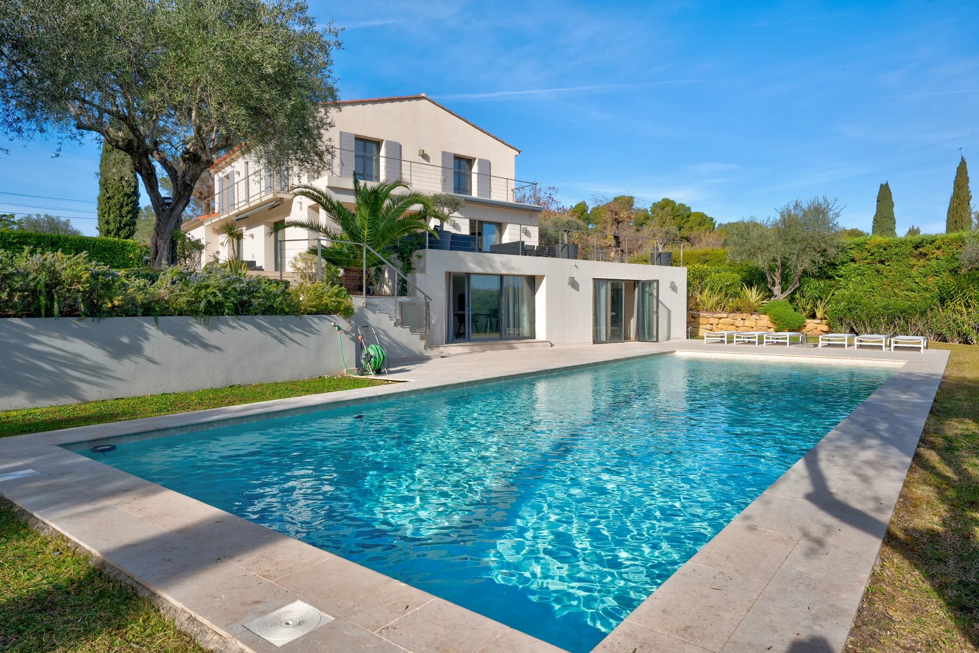 06250 MOUGINS VILLA