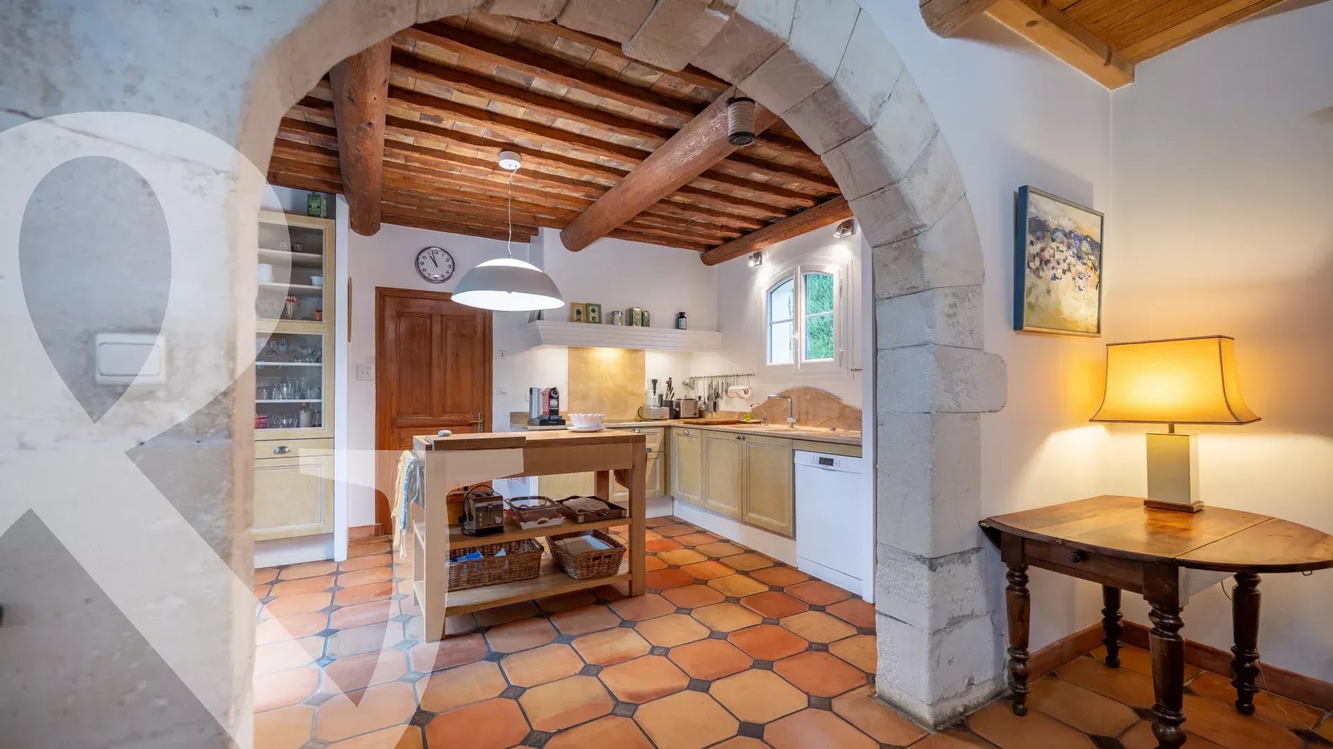 MAISON TYPIQUEMENT PROVENCALE