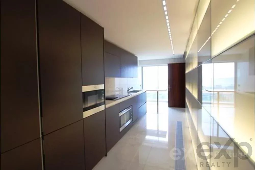 Fantastic 4-bedroom apartment in the Sky Restelo building 85506752 image 4
