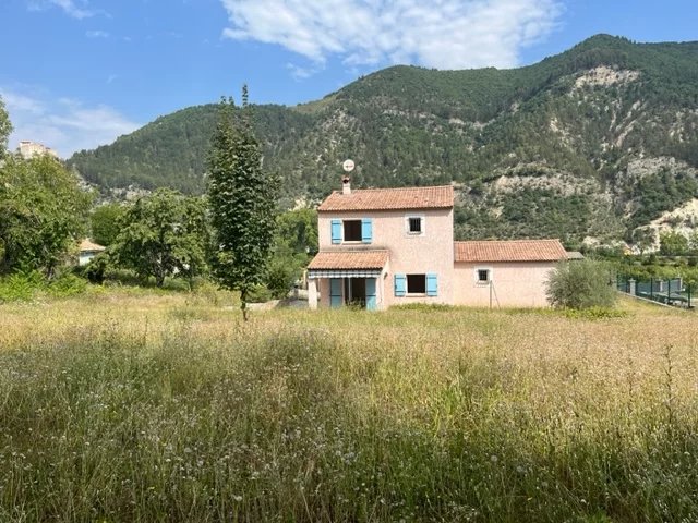 Charmante maison individuelle de 4P + 1520m2 de terrain + 2 Garages