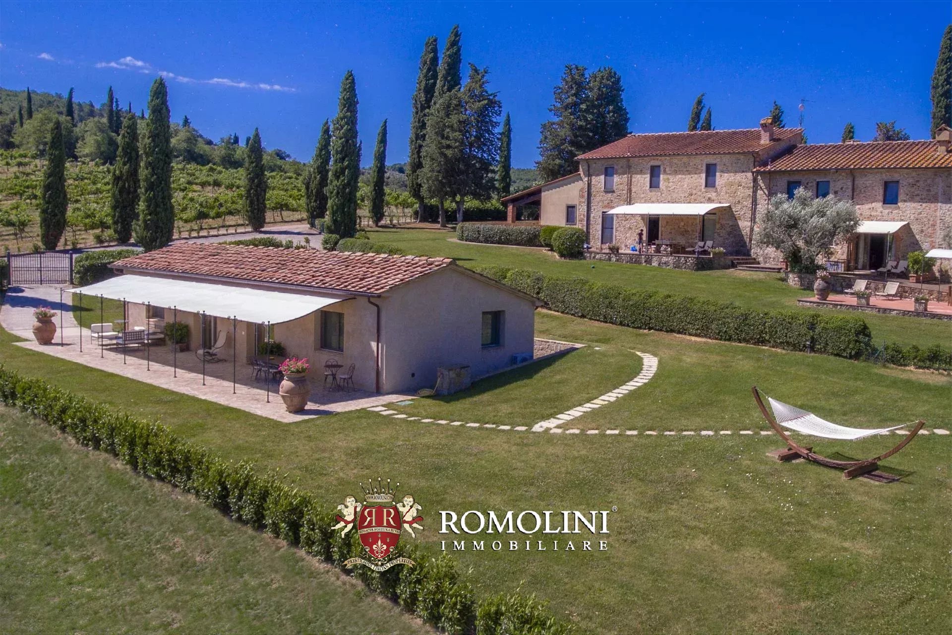 25 Bedroom Vineyard's Image 22