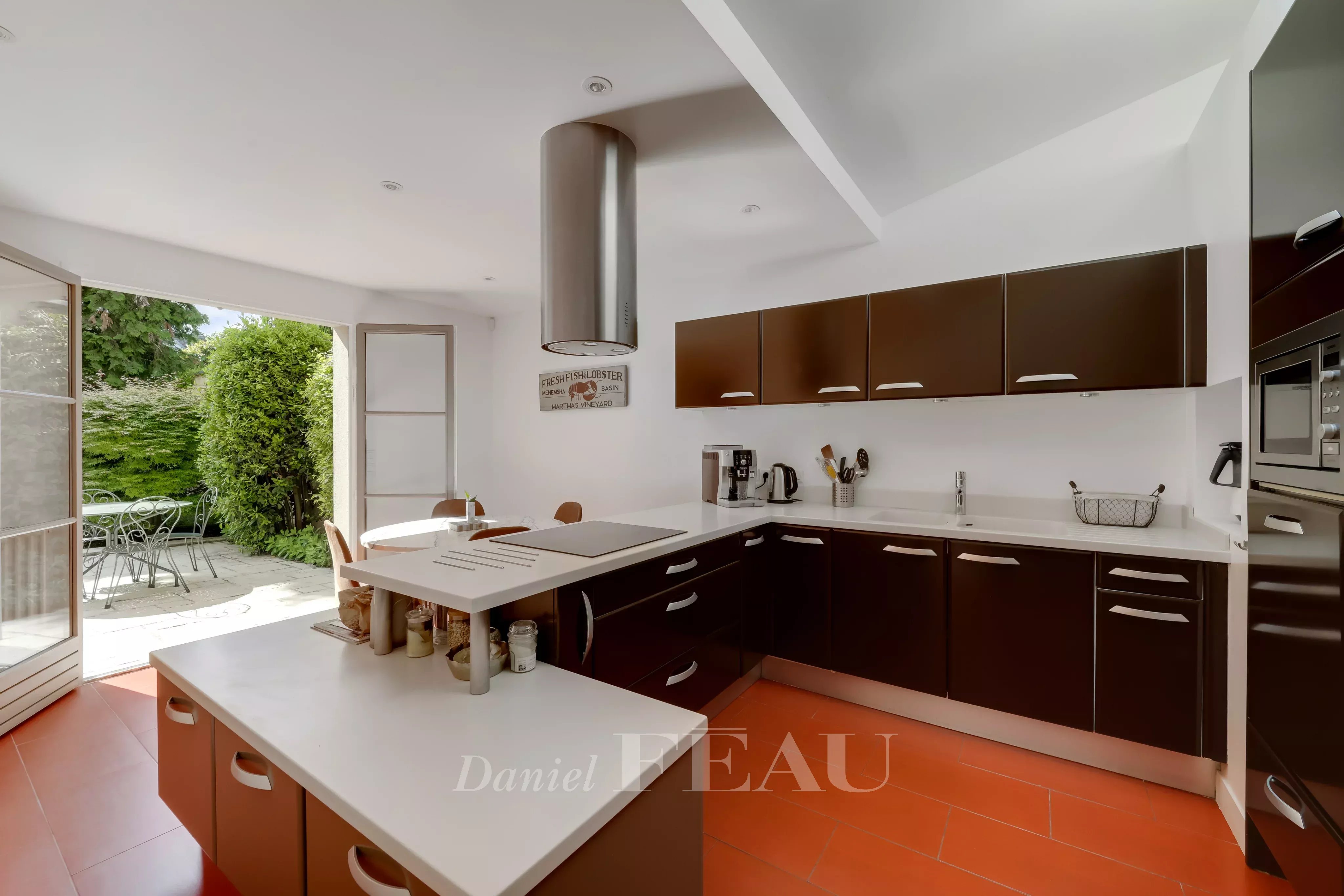 Cuisine  avec accès de plain-pied vers la terrasse