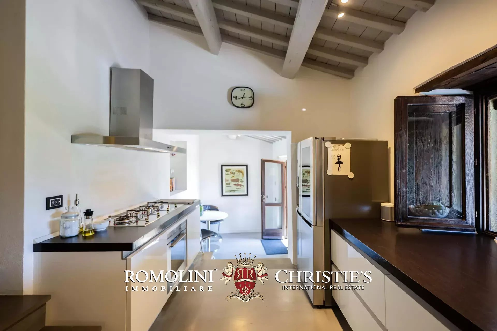 6 Bedroom Villa/Townhouse's Image 31