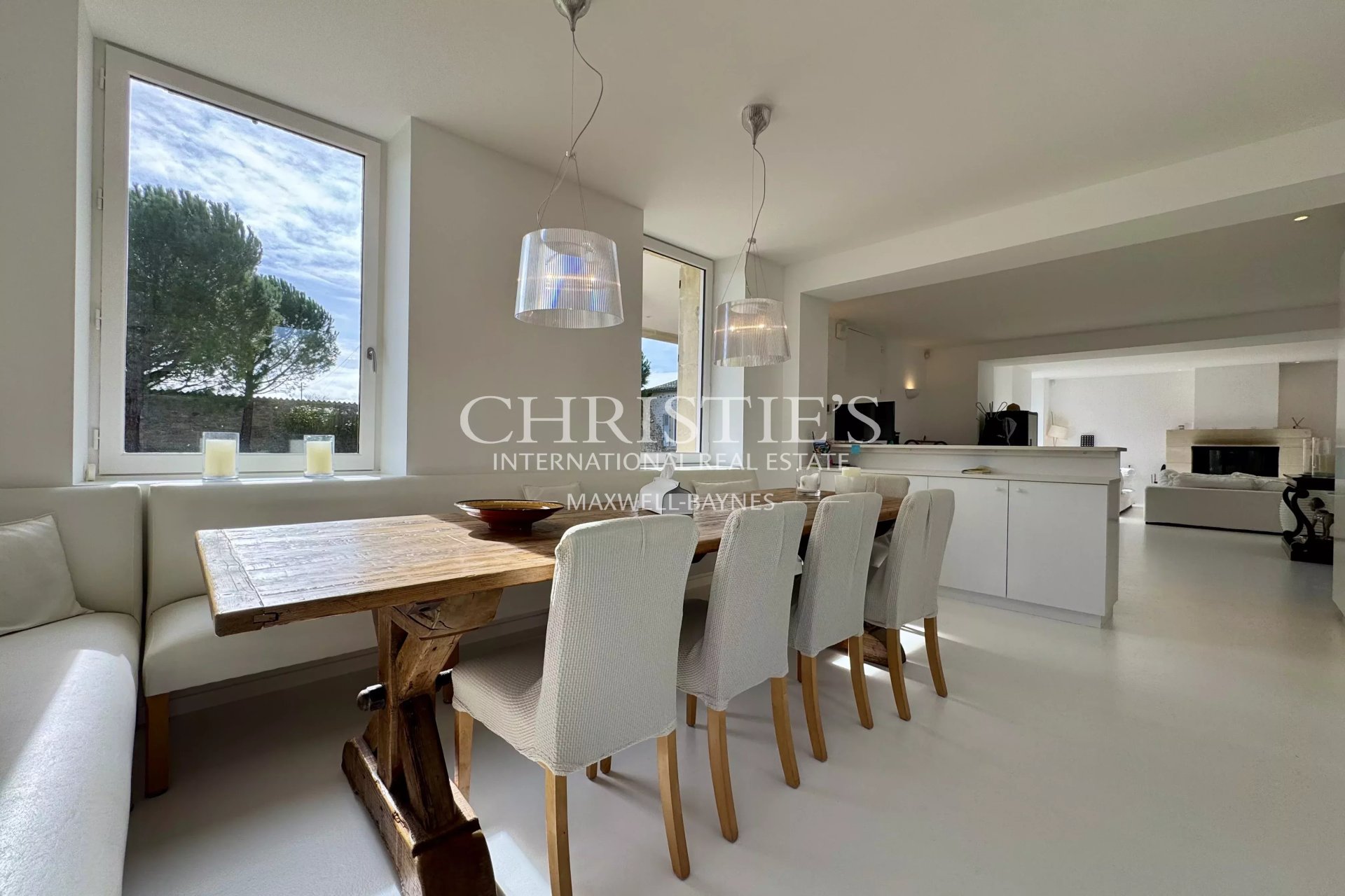 6 Bedroom Villa/Townhouse's Image 8