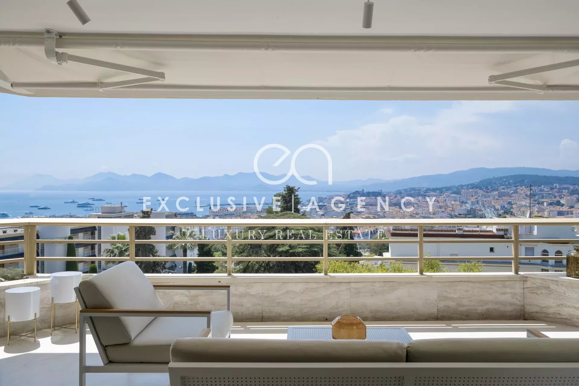 Cannes Californie – Prestigious 92 sqm 4-room apartment with panoramic sea view and terrace