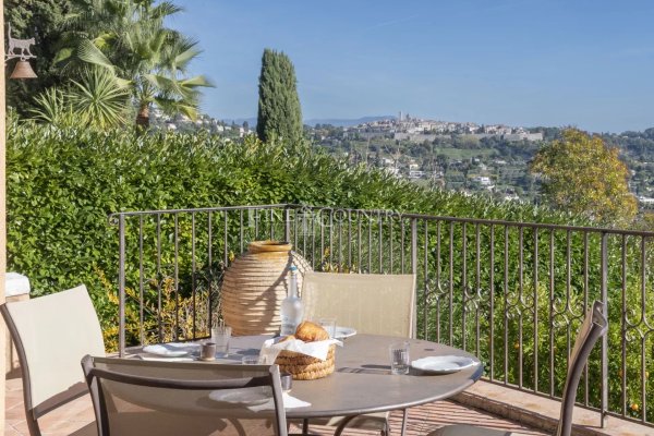 Villa for sale close to Saint Paul de Vence with panoramic views — photo 3