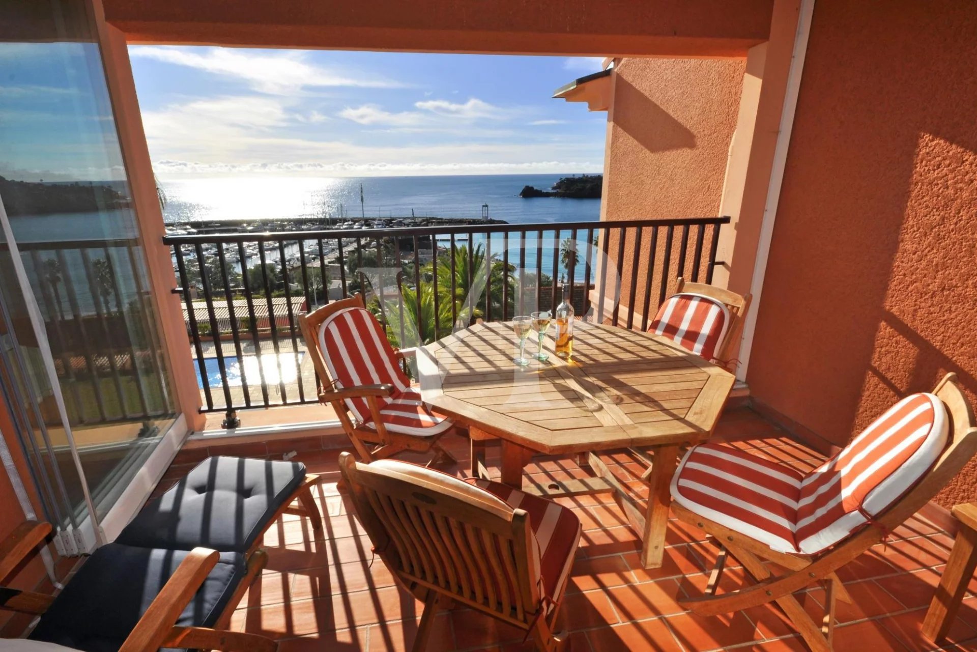 South Facing Sea View Apartment by the Port and Beach