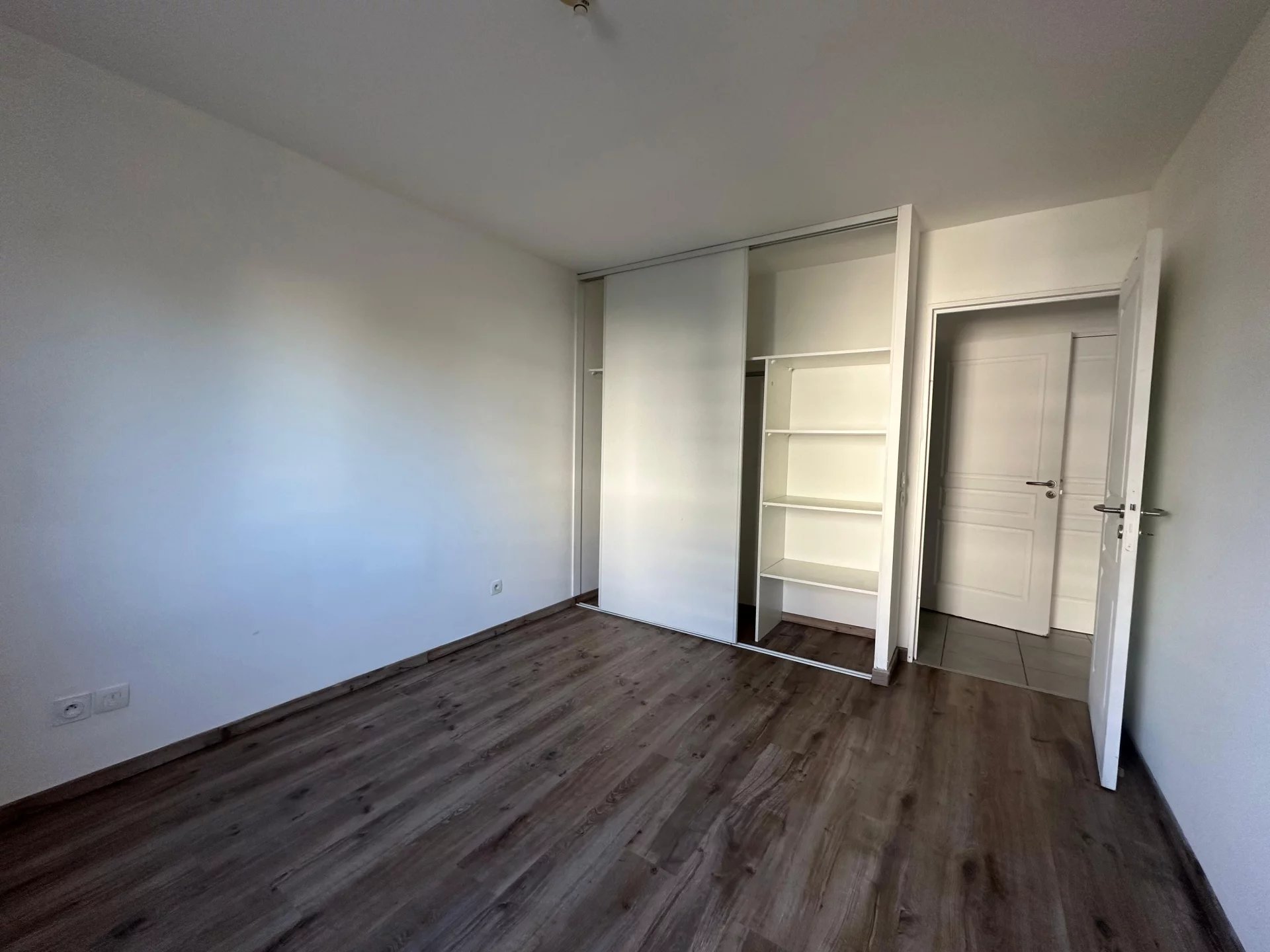 480838 Location Décines-Charpieu