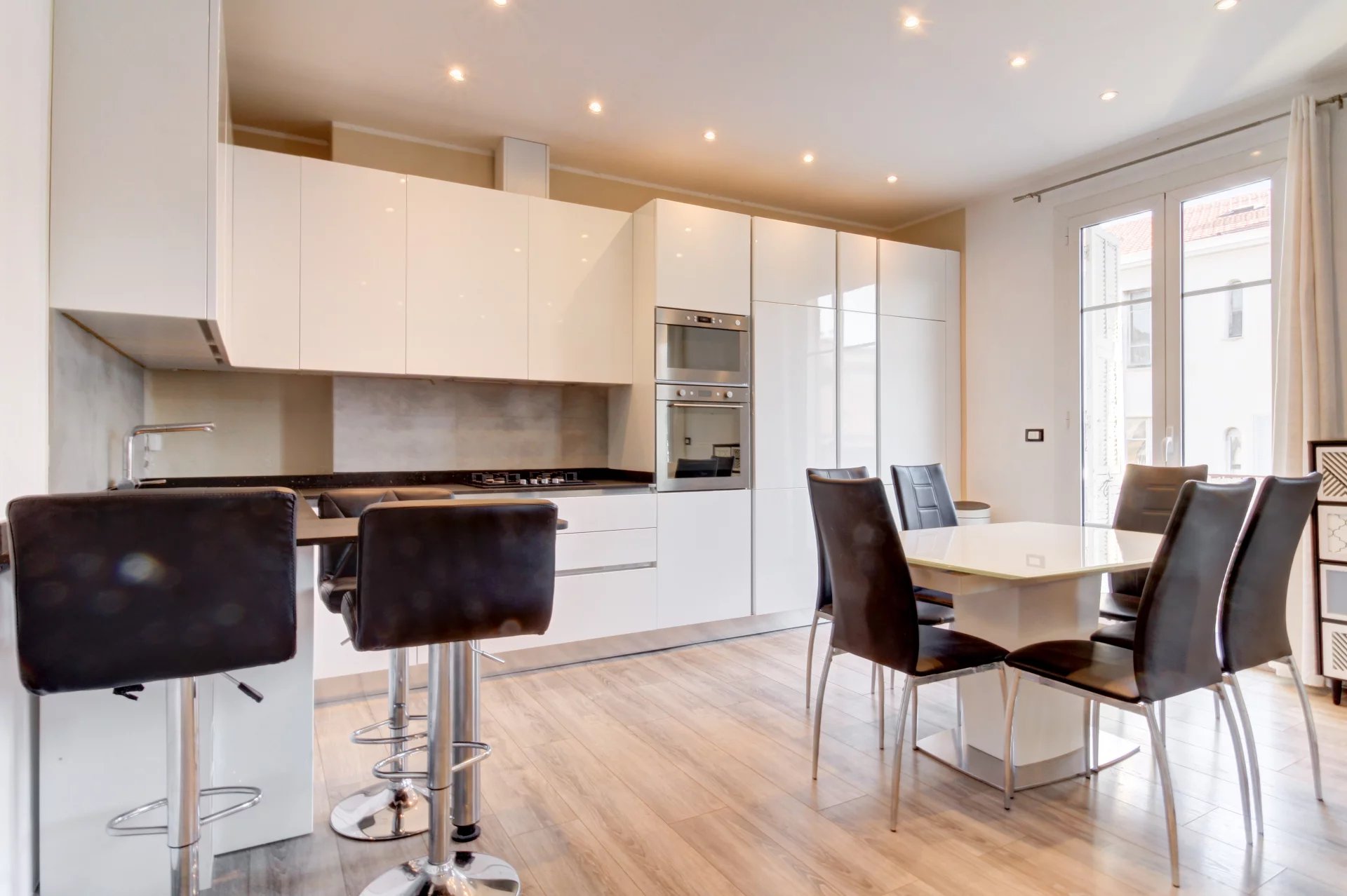 DERNIER ETAGE PROCHE MER