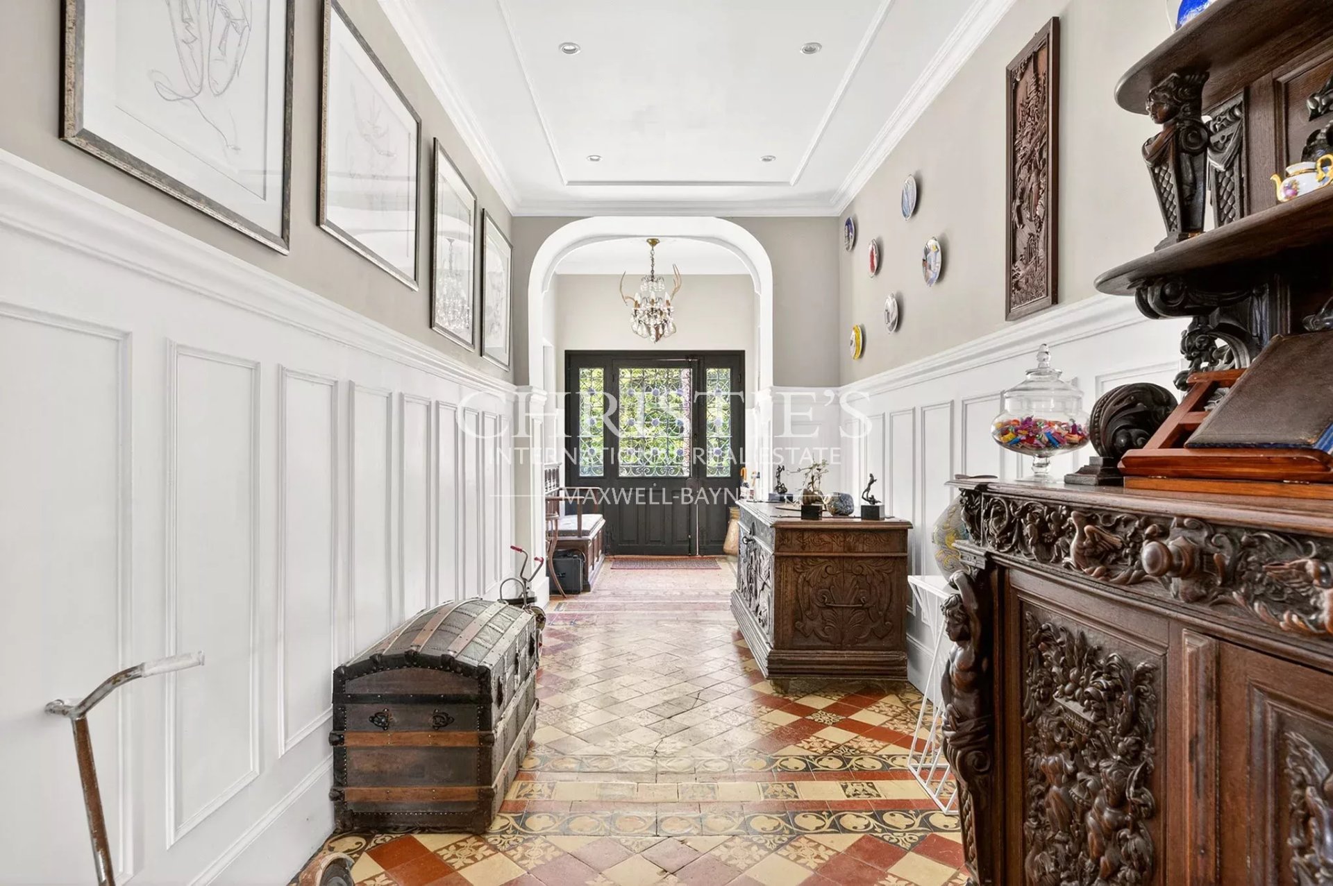 9 Bedroom Chateau's Image 12