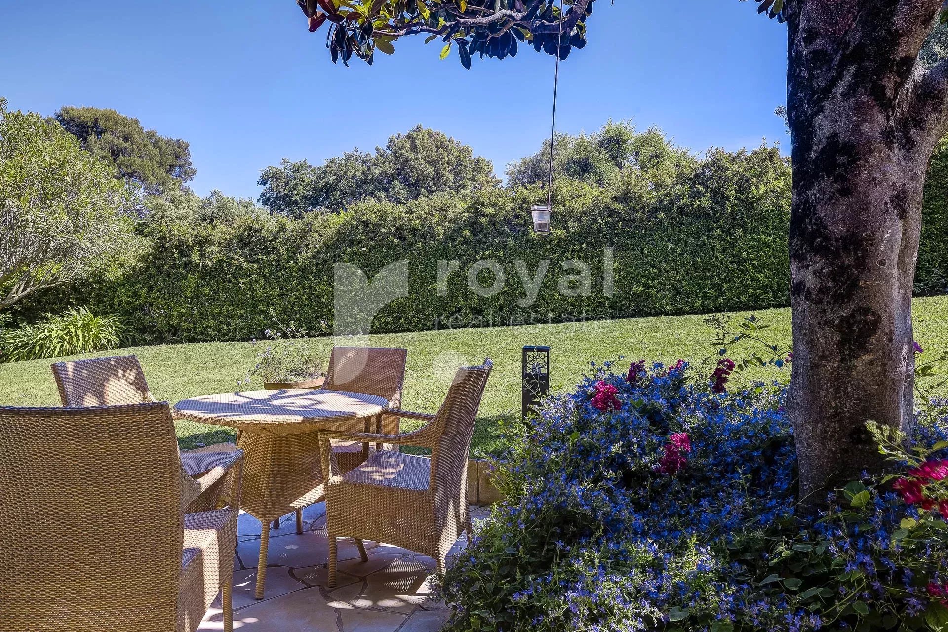 Belle villa en pierres dans un domaine fermé au calme — photo 9