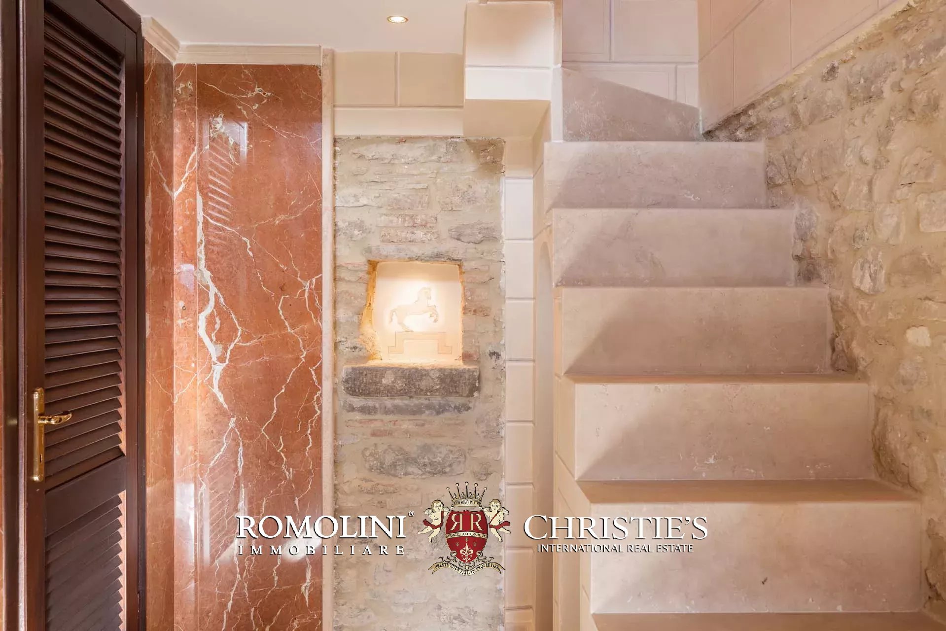 10 Bedroom Villa/Townhouse's Image 123