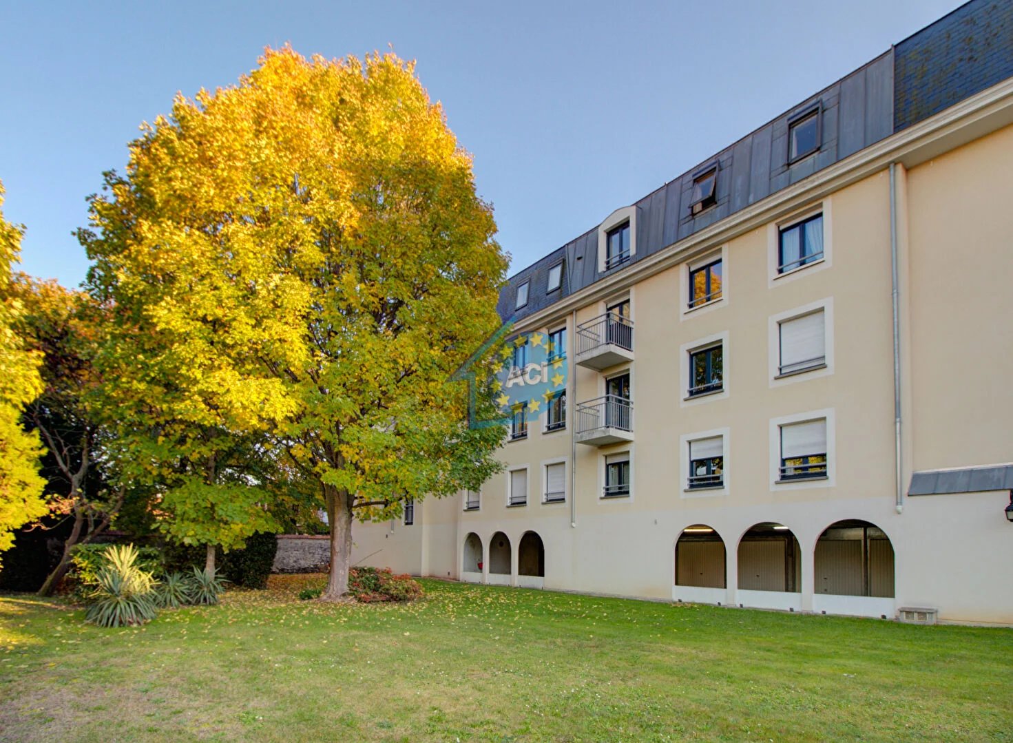 Appartement type F4 - 95 m² - box et balcon - centre/gare