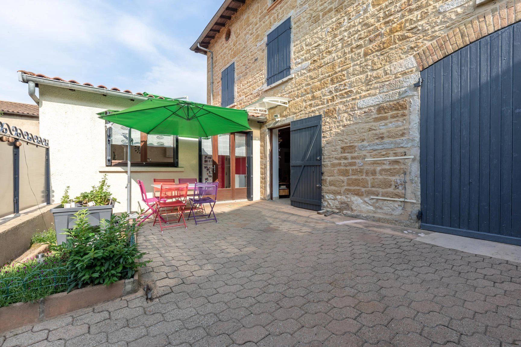 Chasselay - Maison de village de 140 m² avec cour