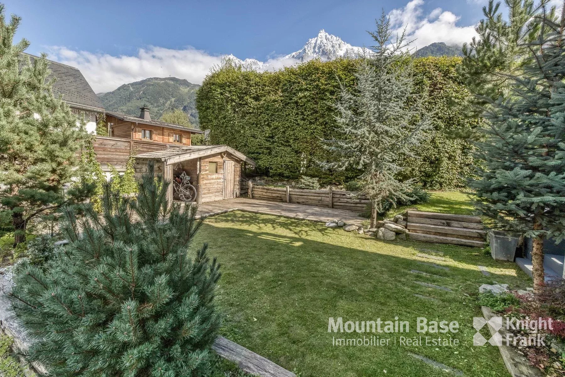 Photo of 5-bedroom house with a good-sized garden situated in Les Bossons