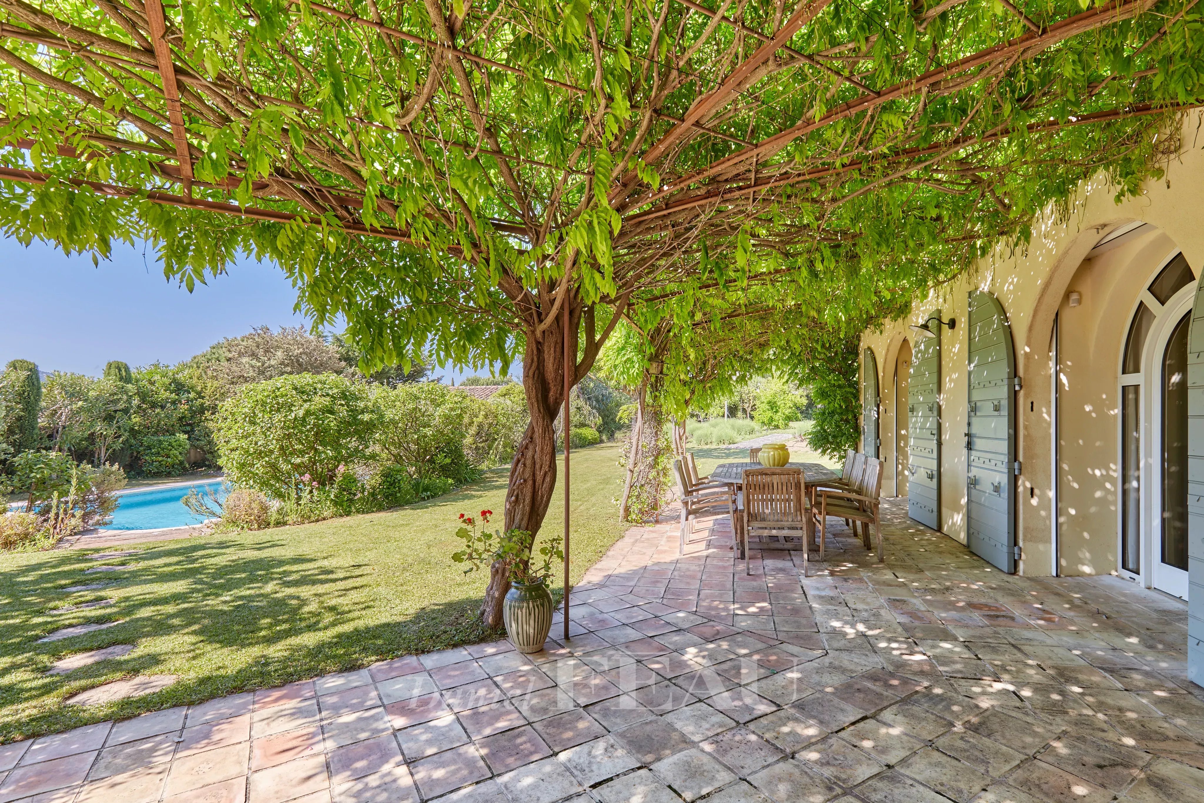 Saint-Rémy-de-Provence  -  A superb 5-bed property with a swimming pool