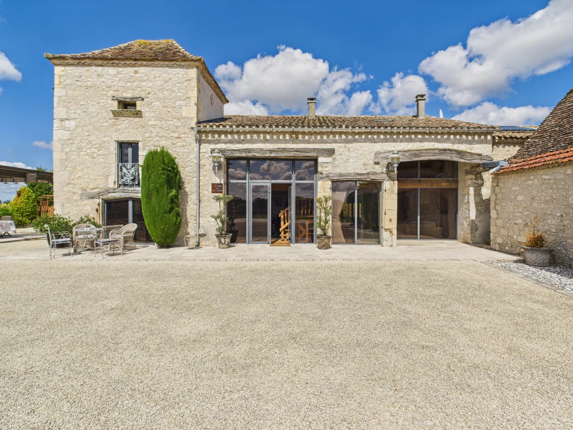 House in Issigeac - Image 3