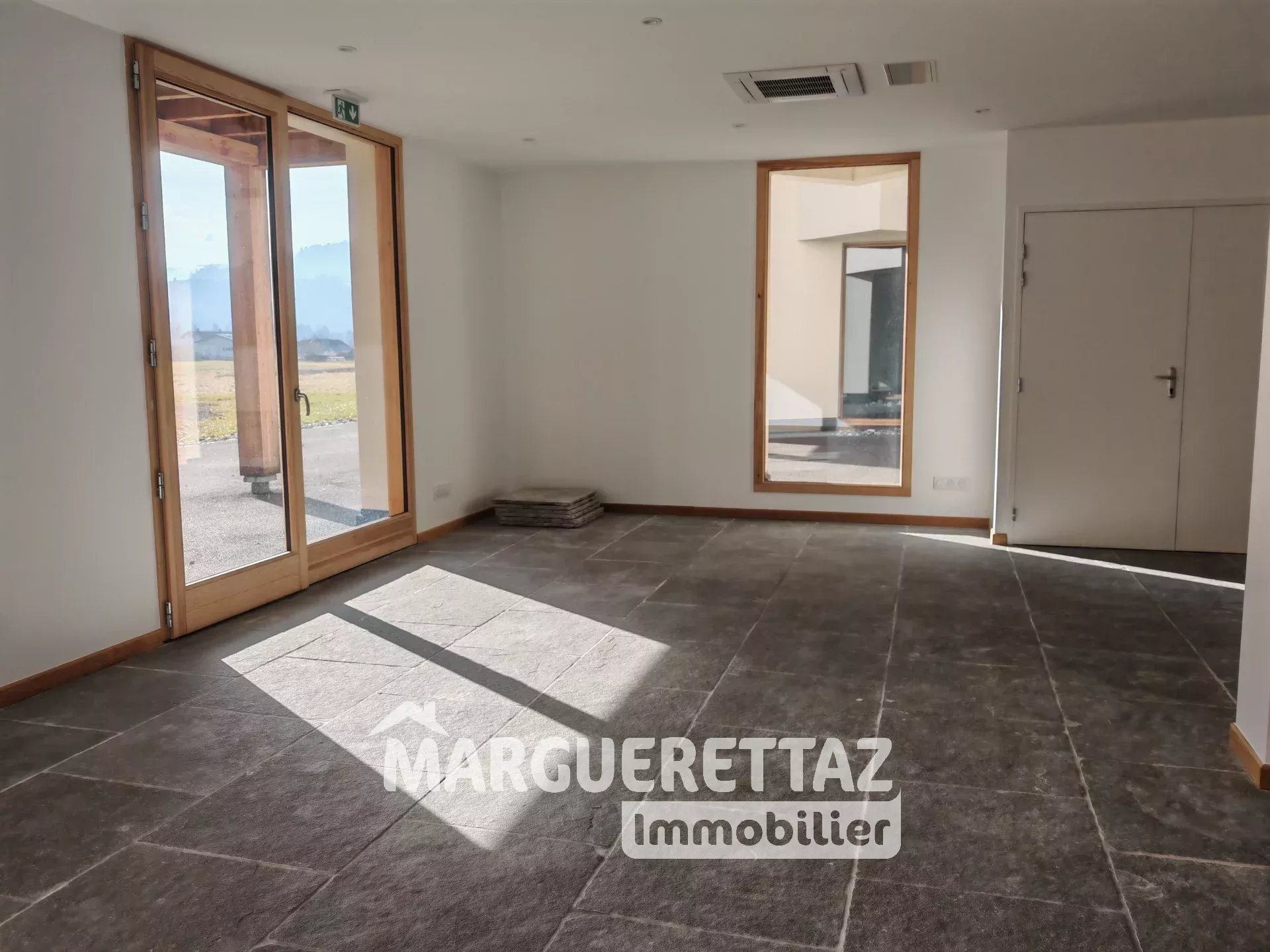 Vente Local commercial Taninges