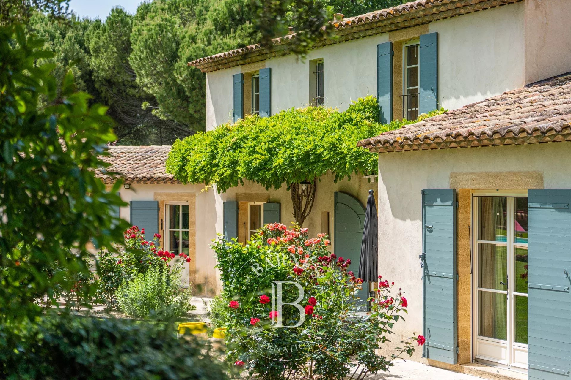 Close to Aix-en-Provence – Exceptional Bastide with Pool and 5 Bedrooms - picture 1