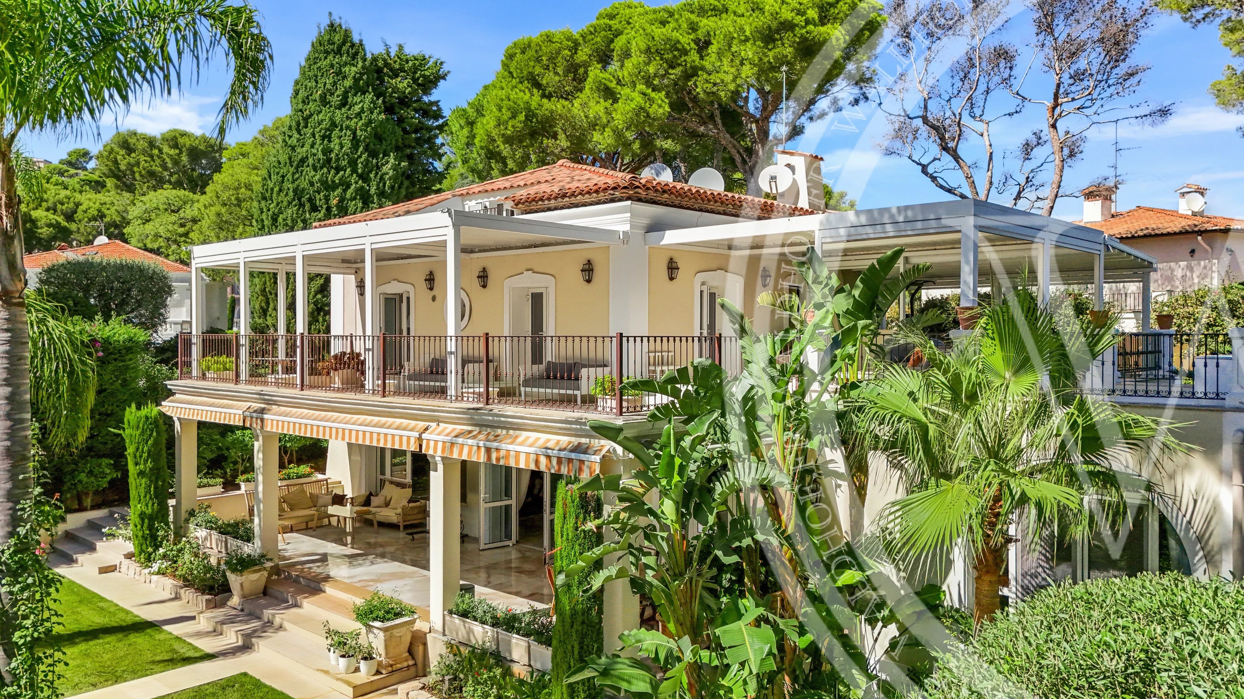 Elégante villa rénovée avec belle vue à Saint-Jean-Cap-Ferrat