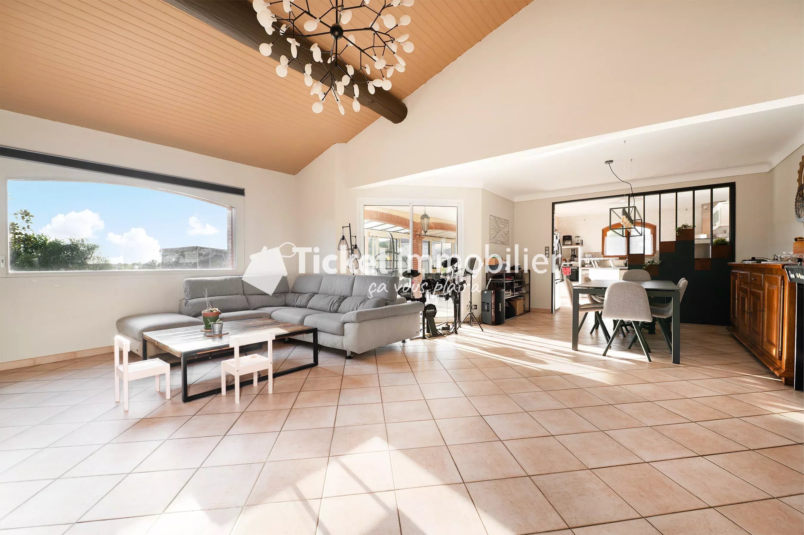 VILLA T6 215m2 TERRAIN 5558m2 CONSTRUCTIBLE, PISCINE AU SEL LINER NEUF, AQUATHERMIE 2 PUITS, 4KW PANNEAUX, DOUBLE VERANDA 72m2, CHAUFFAGE SOL, CAVE A VIN, VUE PYRENEES ETC ... — photo 5