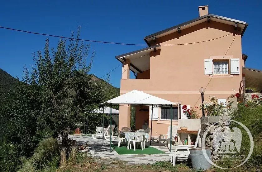 Maison familiale 4 chambres à La Brigue avec vue montagne