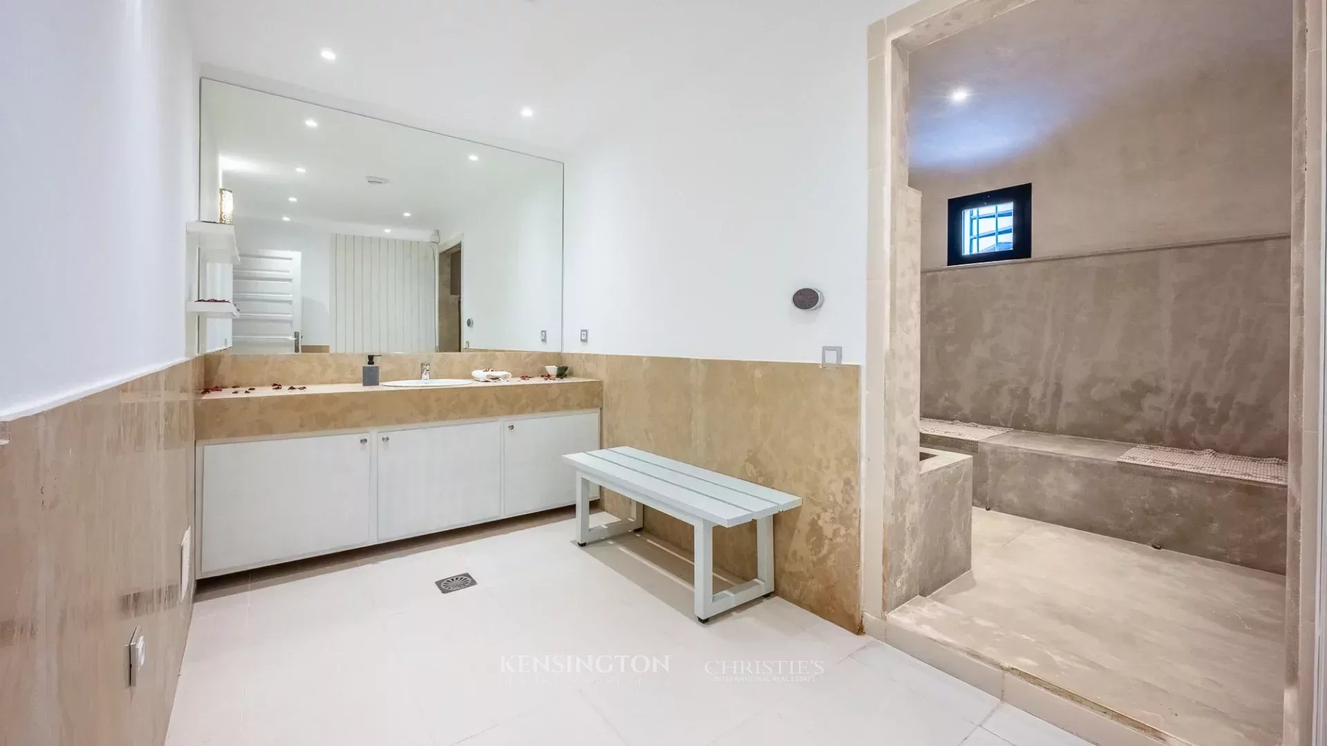 6 Bedroom Villa/Townhouse's Image 40