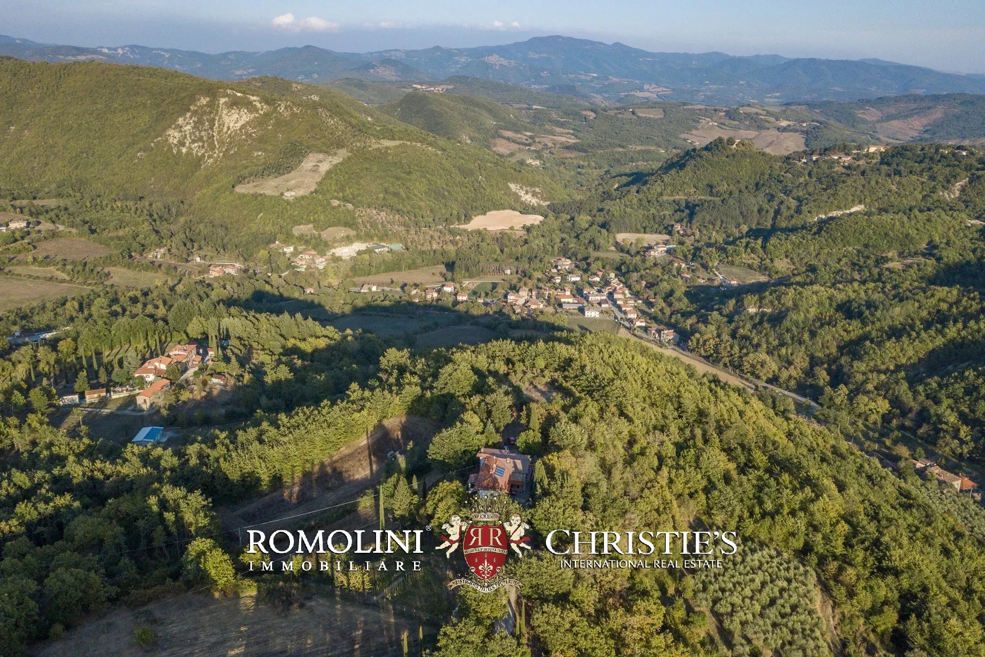 FARMHOUSE WITH PANORAMIC VIEWS FOR SALE IN TUSCANY, CAPRESE MICHELANGELO