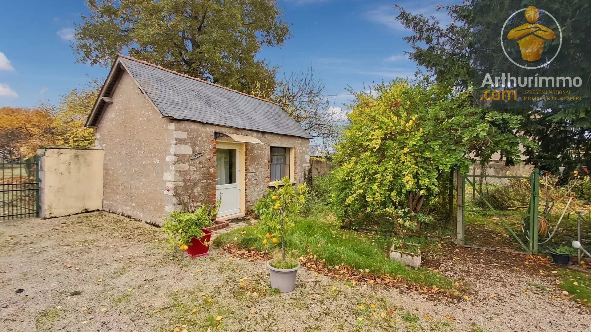 Maison de caractère avec dépendances sur 1,4 hectare arboré — photo 10