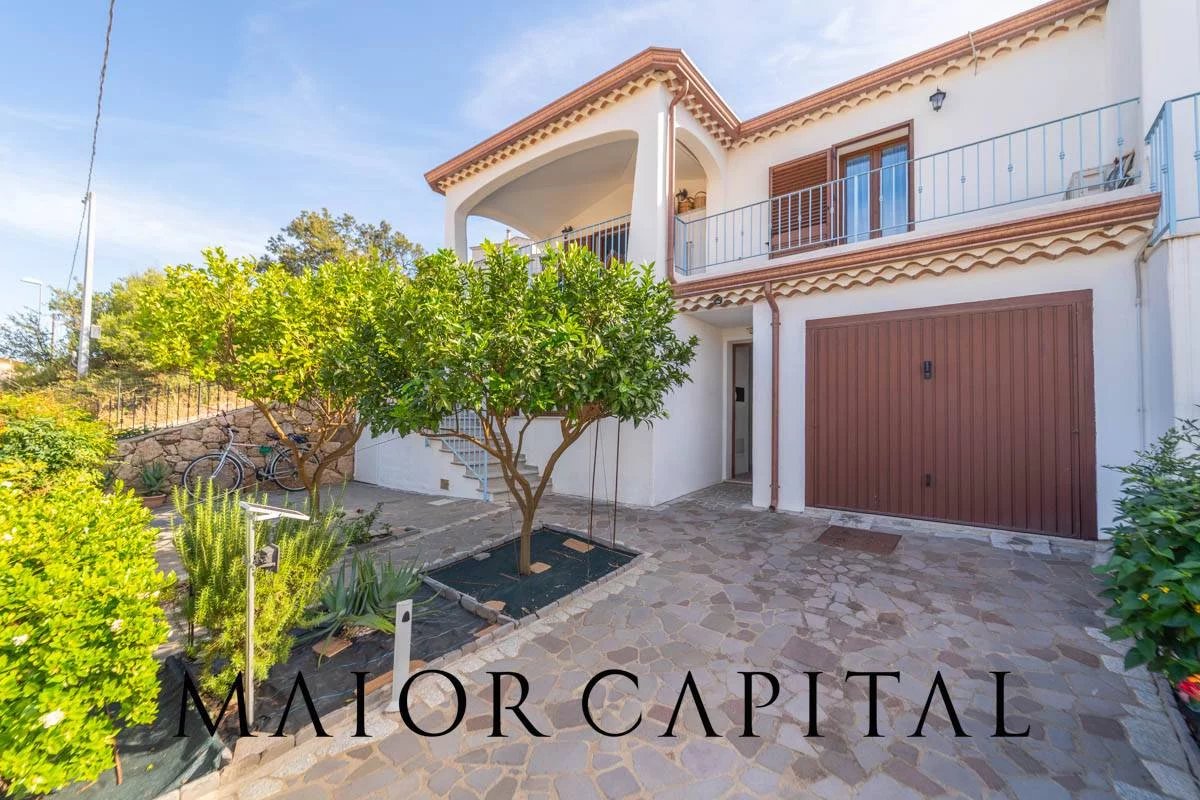Budoni | Villetta a schiera con giardino privato e garage