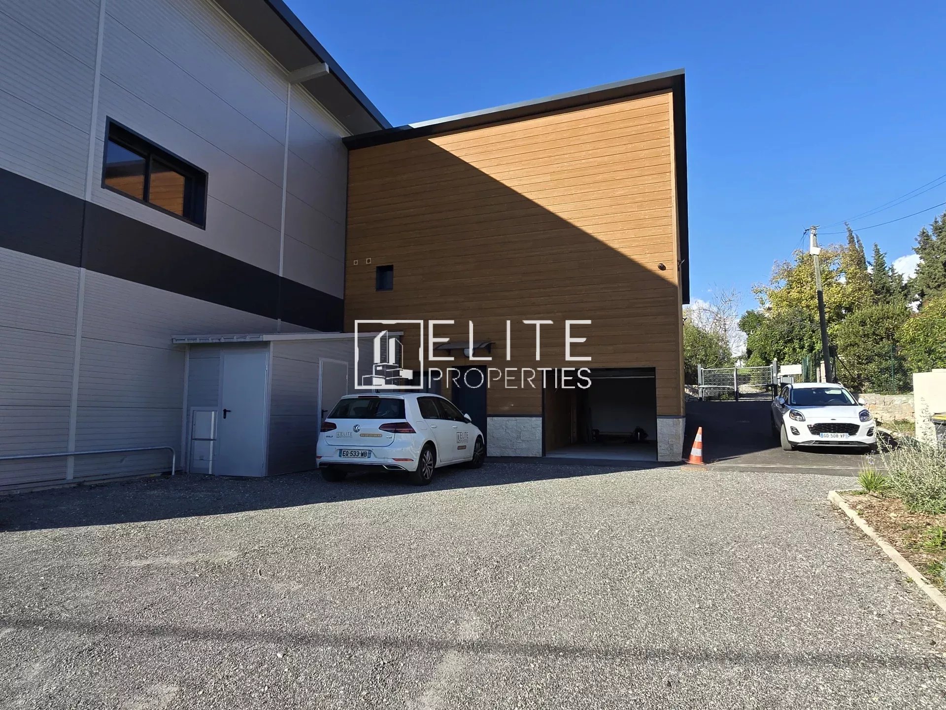 LOCAL COMMERCIAL DE 56m² NEUF + GARAGE – RDC – MOUGINS - Photo 5