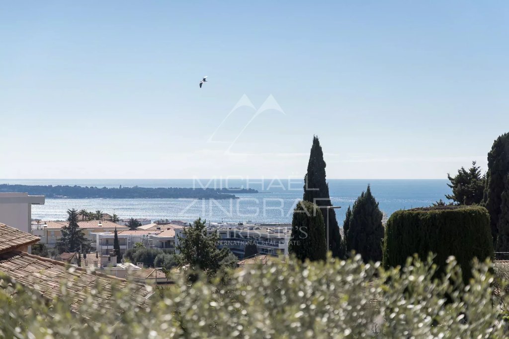 Villa for sale in Cannes — Close to Cannes - Le Cannet residential