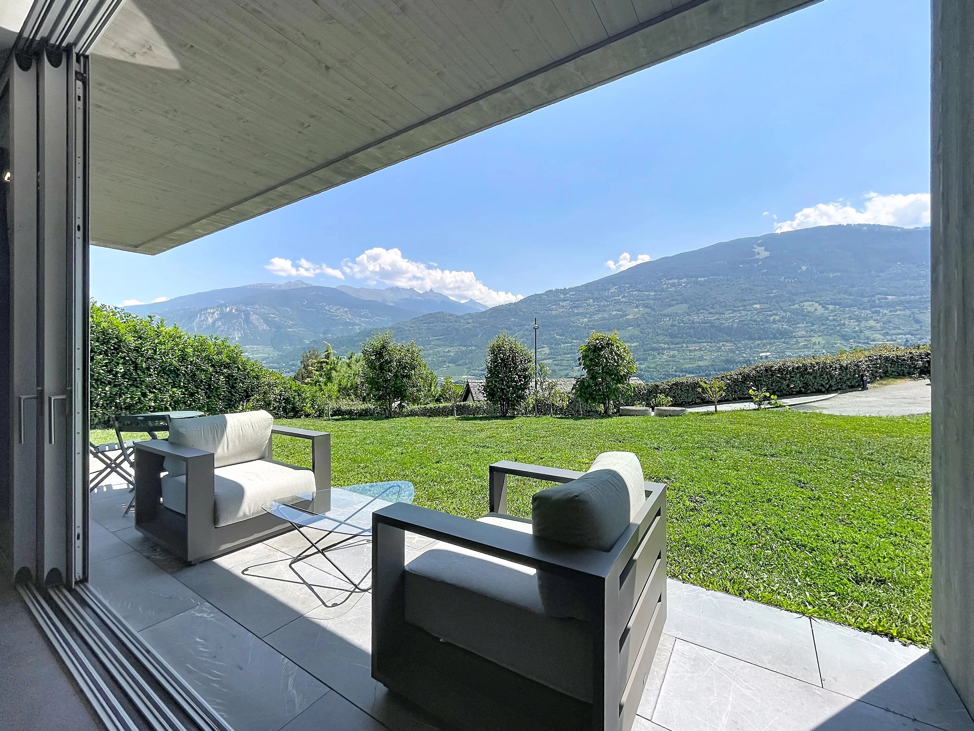 Propriété contemporaine avec rooftop panoramique