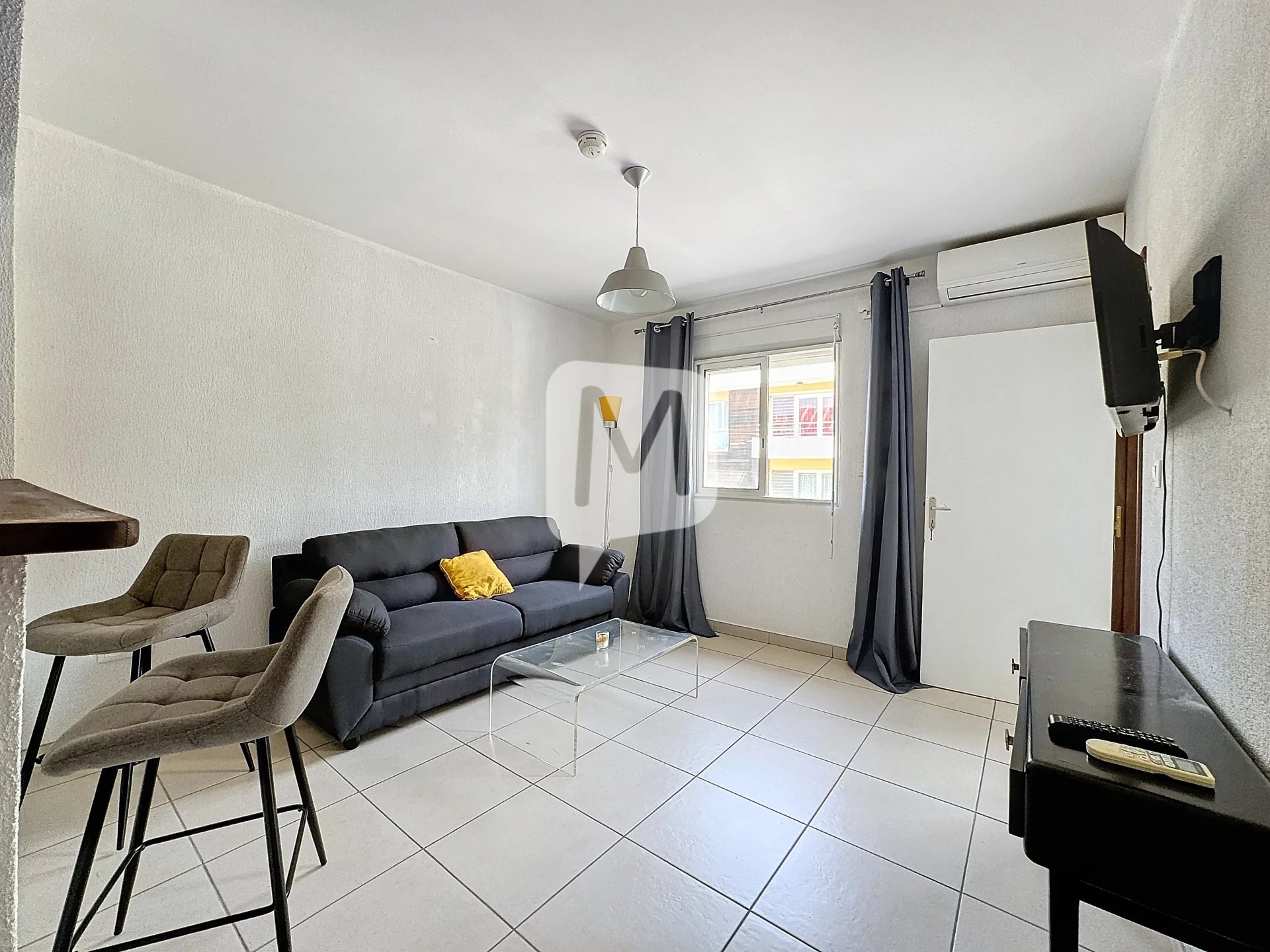 Dpt GUYANE, à louer CAYENNE CENTRE appartement T2 meublé de 35 m²