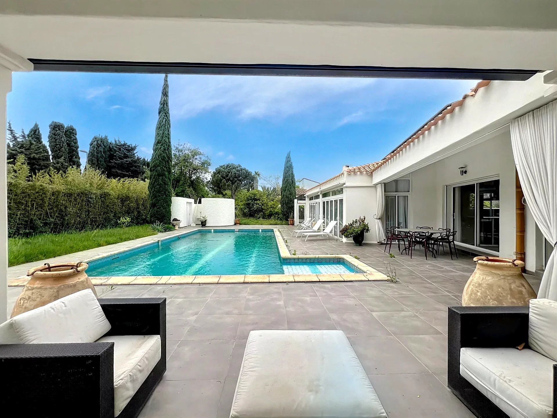 EXCEPTIONAL ARCHITECT-DESIGNED VILLA, PERPIGNAN