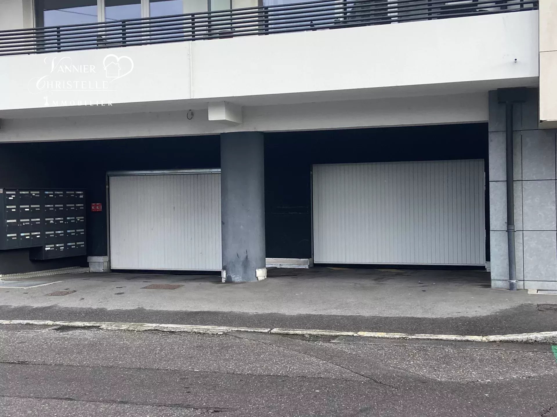 Garage double en enfilade