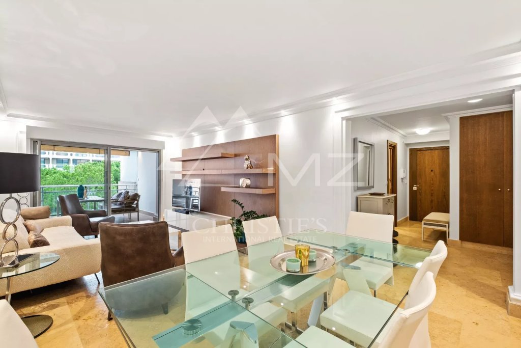 Apartment for sale in Cannes — CANNES CENTER - CARLTON. ELEGANT 3-ROOM APARTMENT