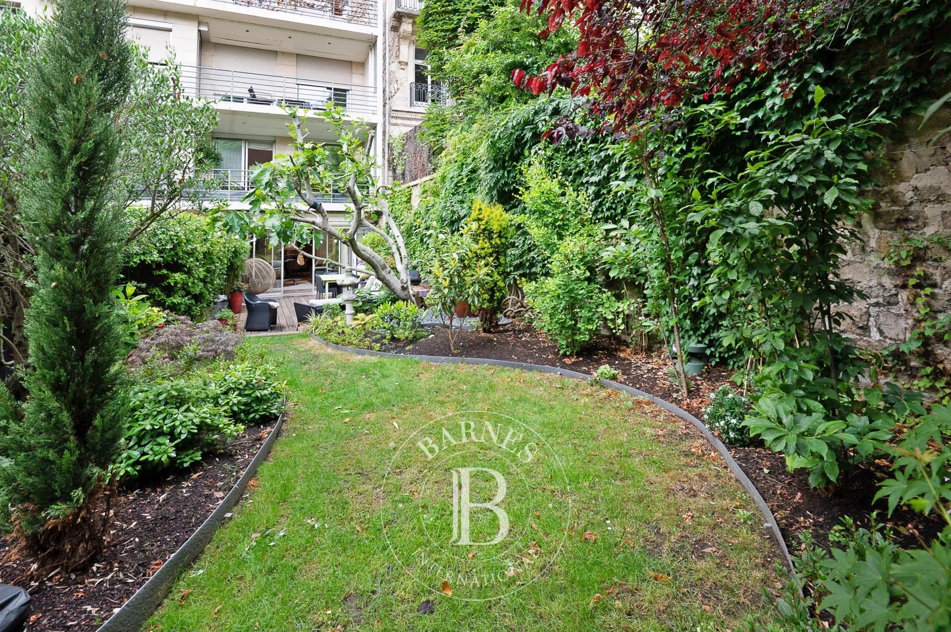 Très beau jardin arboré baigné de soleil - picture 9