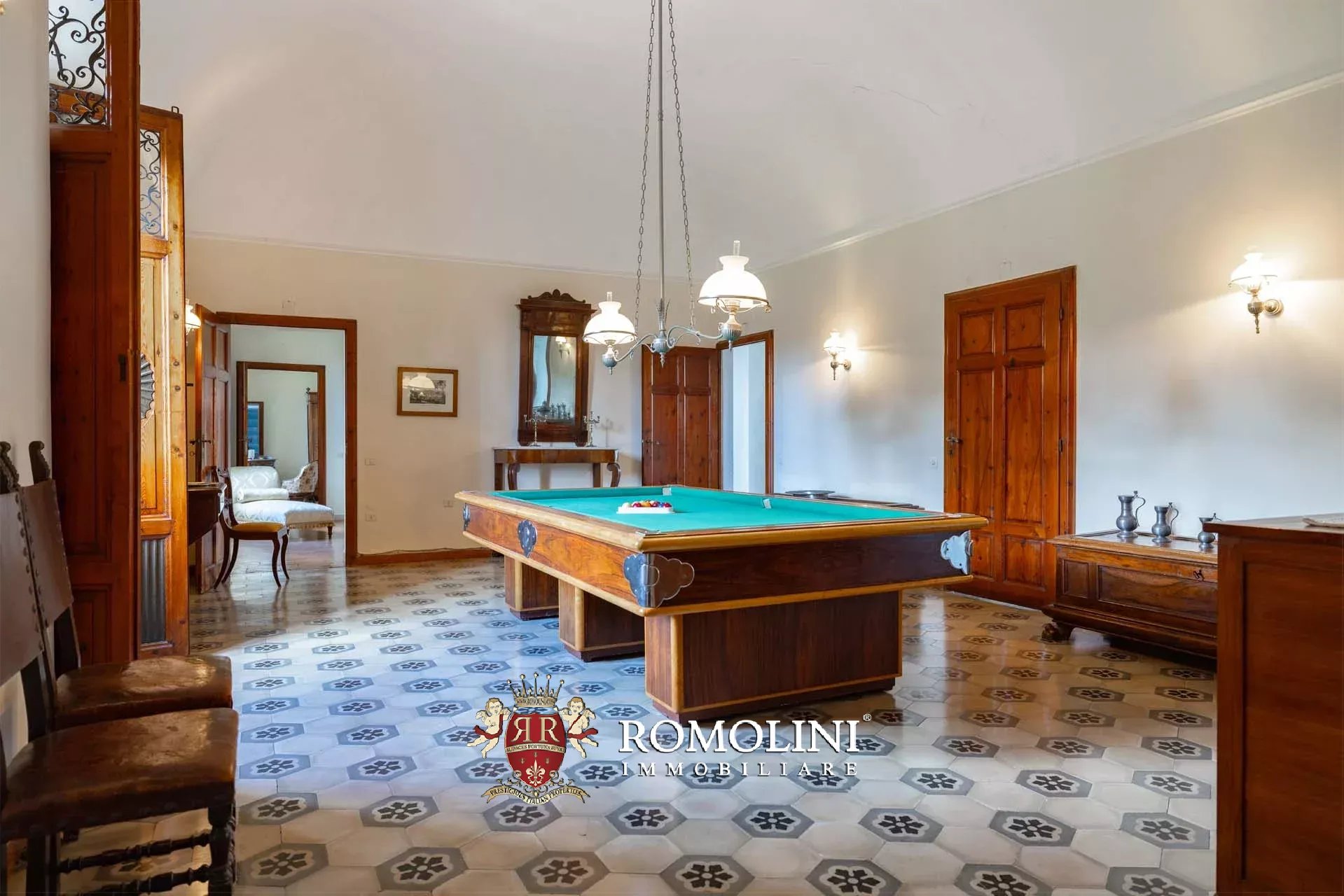 35 Bedroom Vineyard's Image 45