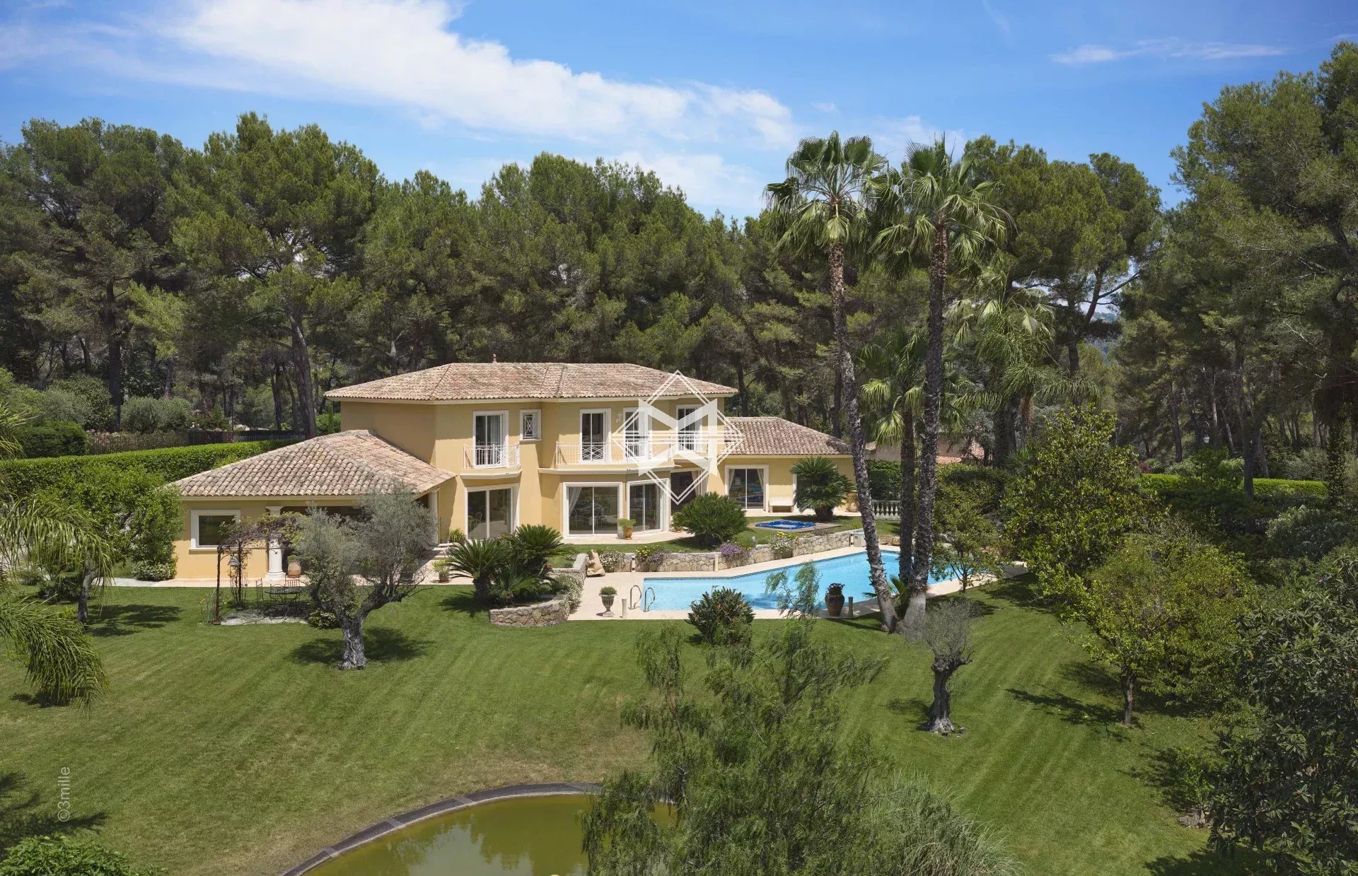 06250 MOUGINS VILLA