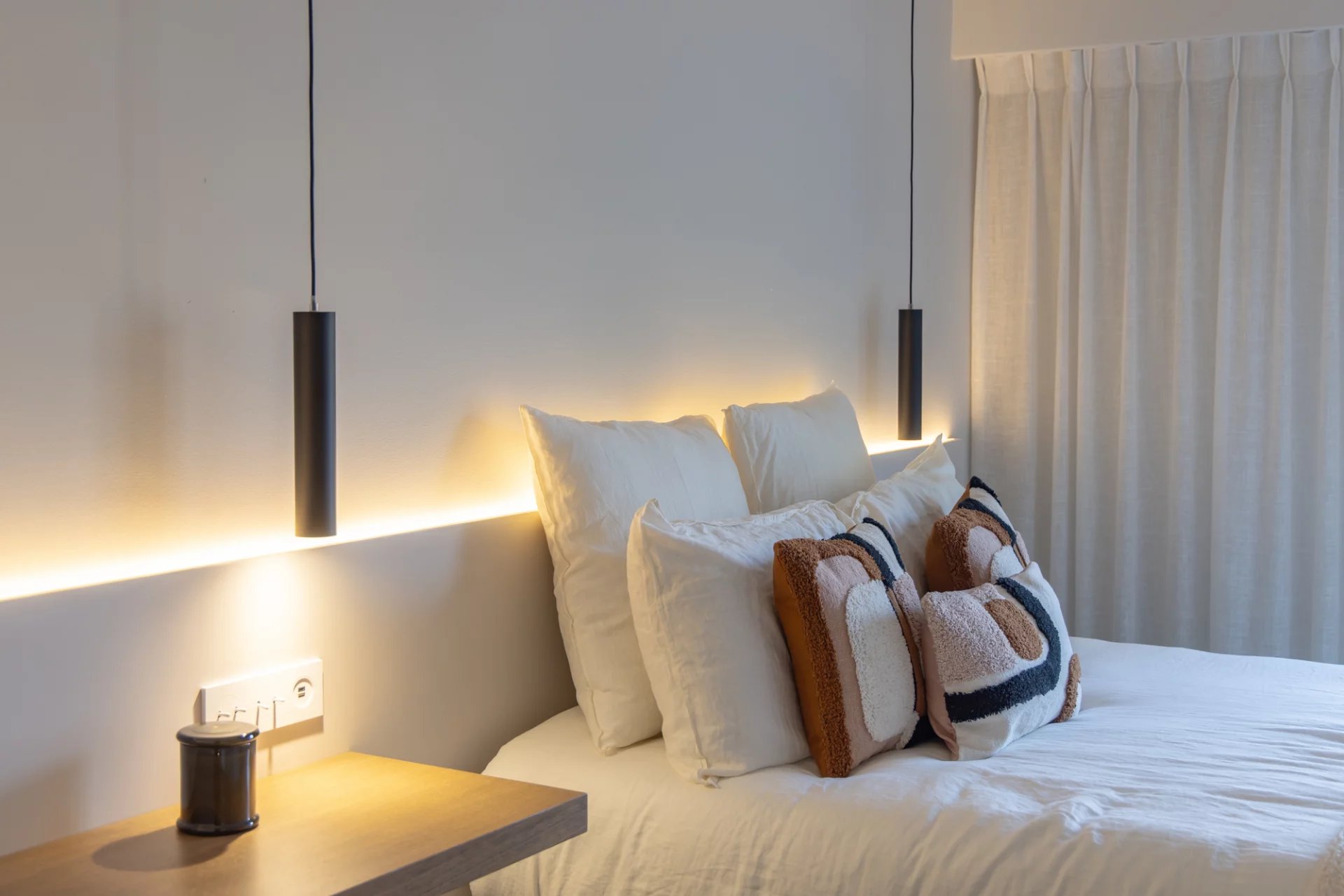 3-bedroom top floor duplex with rooftop terrace and sea views