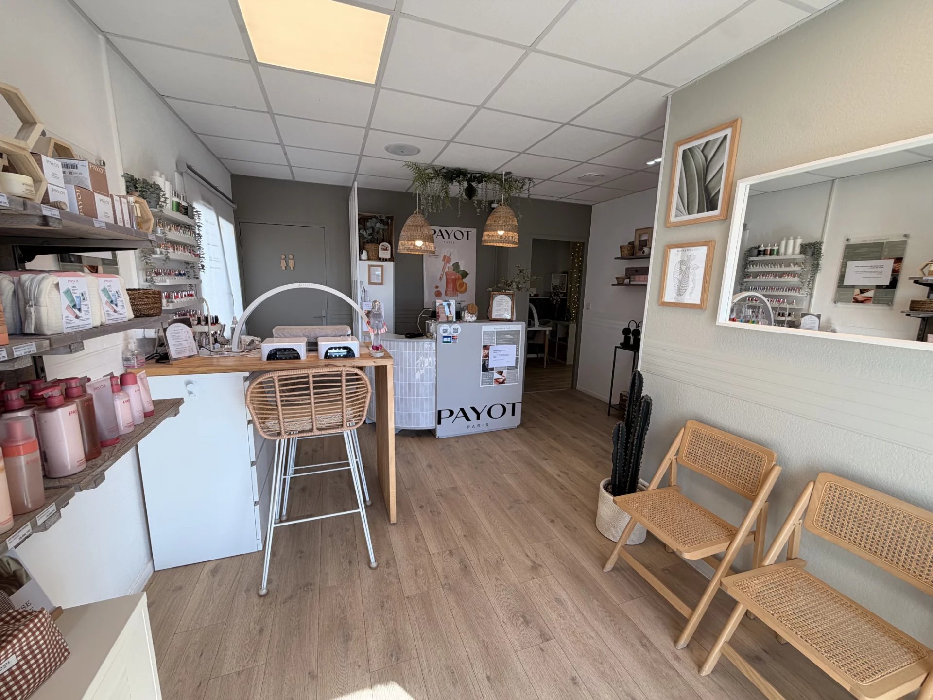 Local commercial À Mauguio (34), de 60m2 avec parking