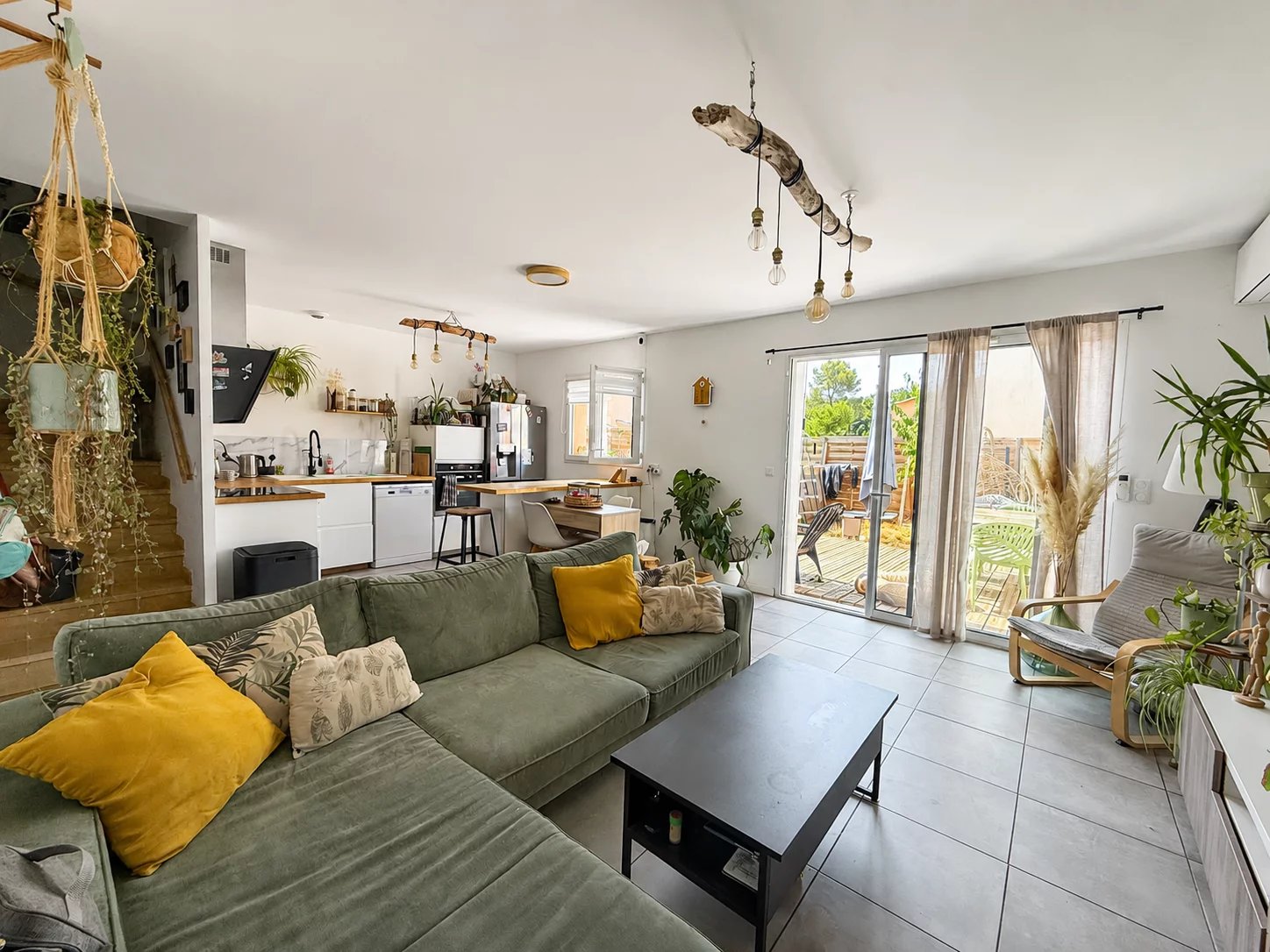 FORCALQUEIRET – MAISON RÉCENTE 81 M² – 3 CHAMBRES – JARDIN – GARAGE – DPE A