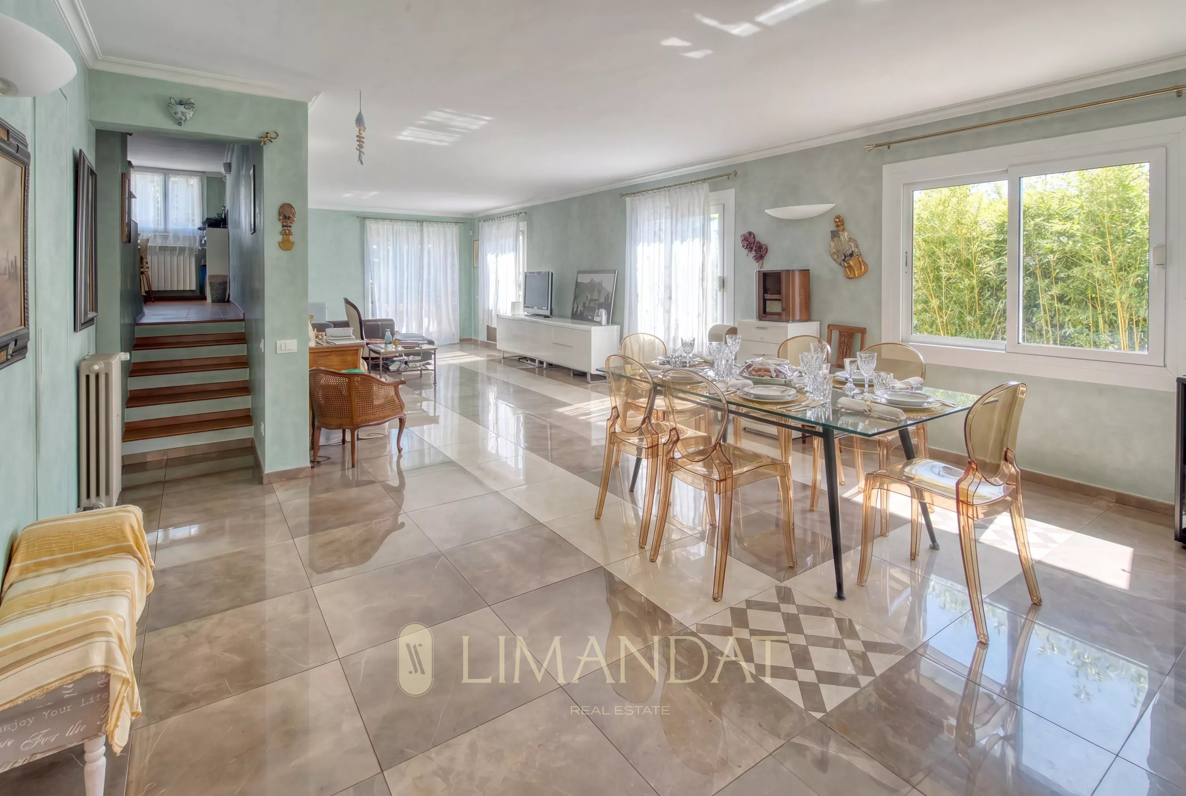 Roquebrune-Cap-Martin - Villa 215 m2 avec Piscine