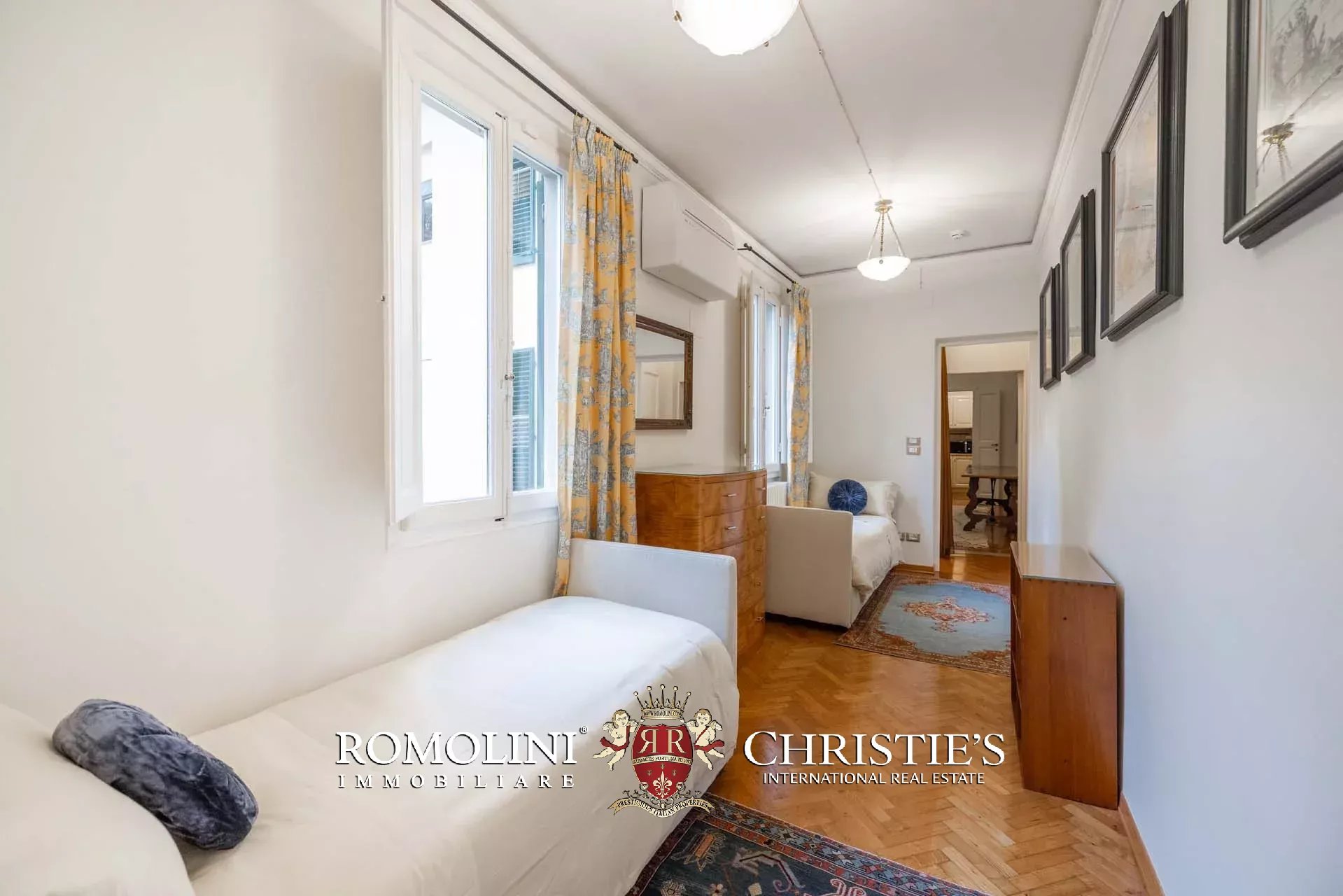 PRACHTVOLLER RESTAURIERTER PALAZZO MIT BLICK AUF DAS HISTORISCHE ZENTRUM VON FLORENZ ZU VERKAUFEN