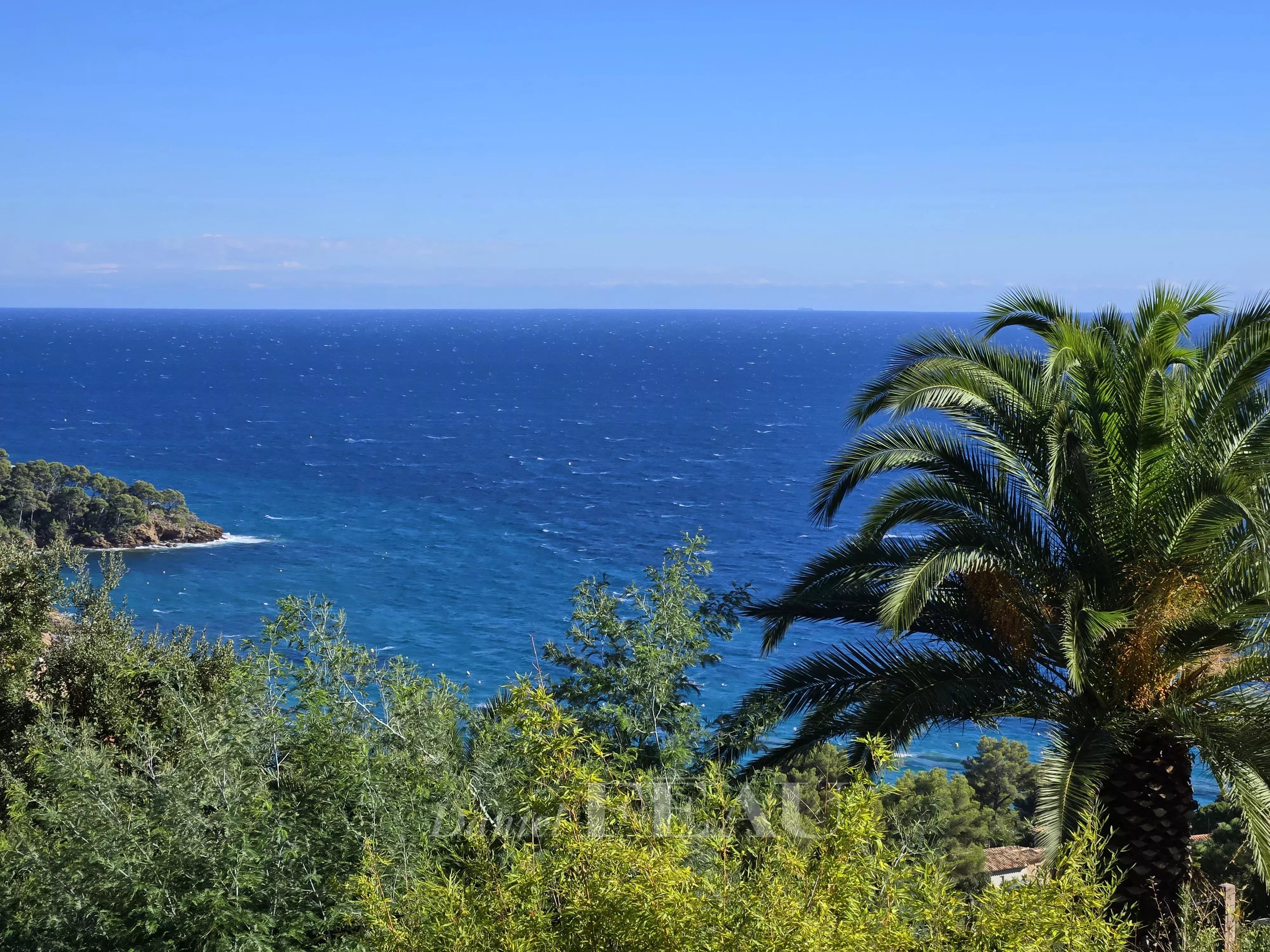 Rayol-Canadel - Propriété de caractère avec vue mer panoramique