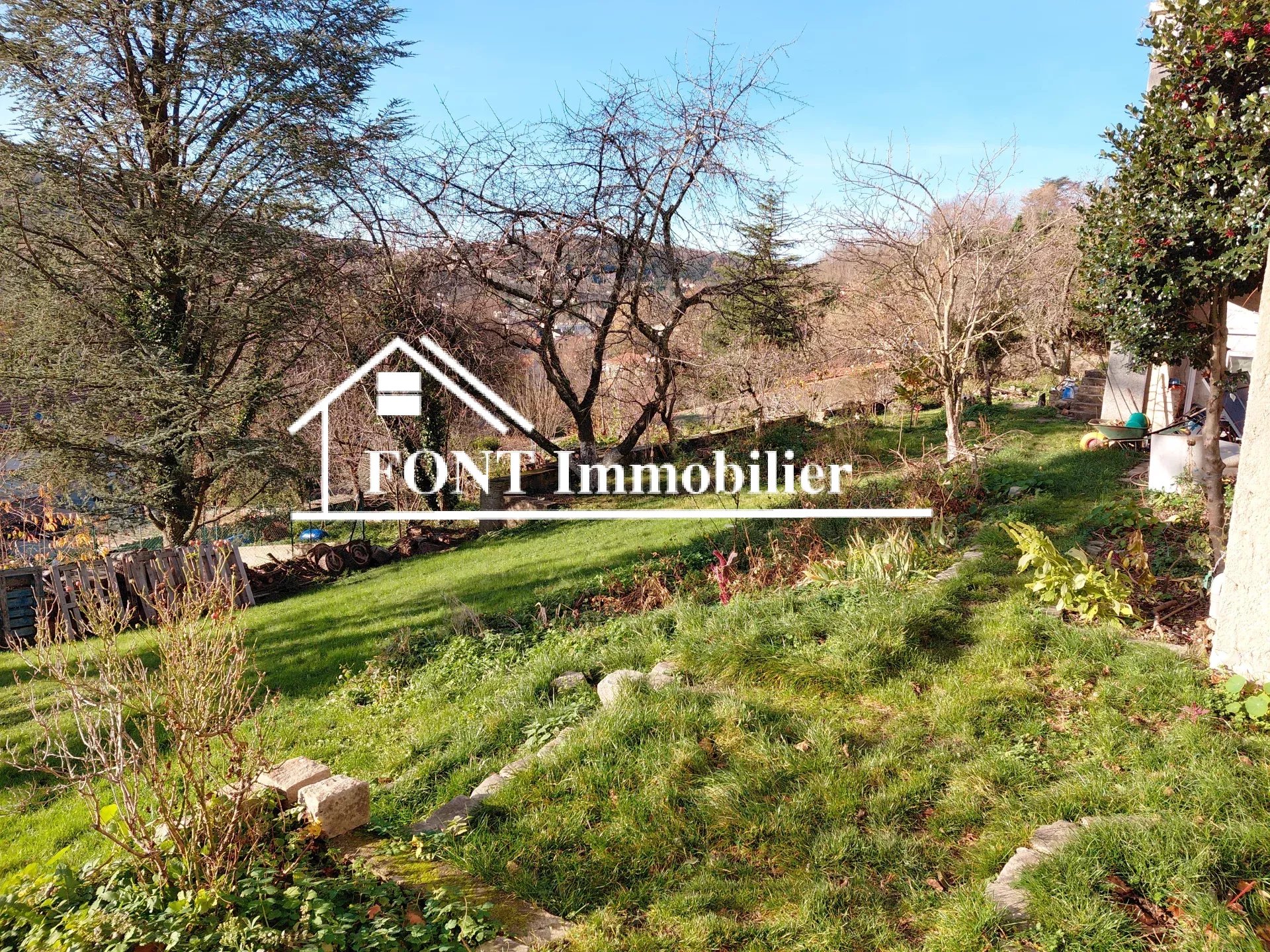 SAINT-ÉTIENNE, TERRENOIRE, ENSEMBLE IMMOBILIER