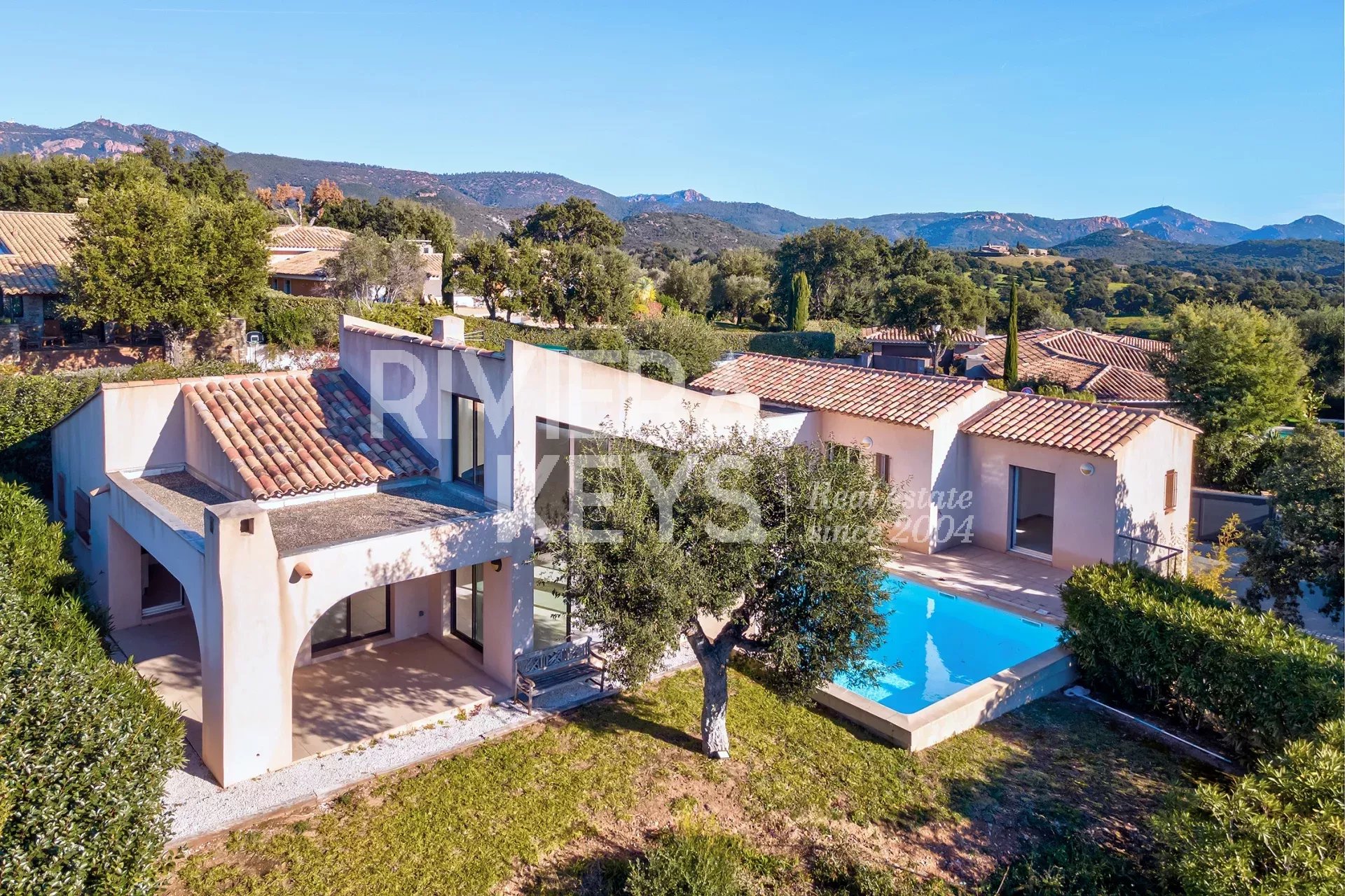 SAINT-RAPHAËL - Valescure: Modern 4-bedroom villa with pool near the golf courses